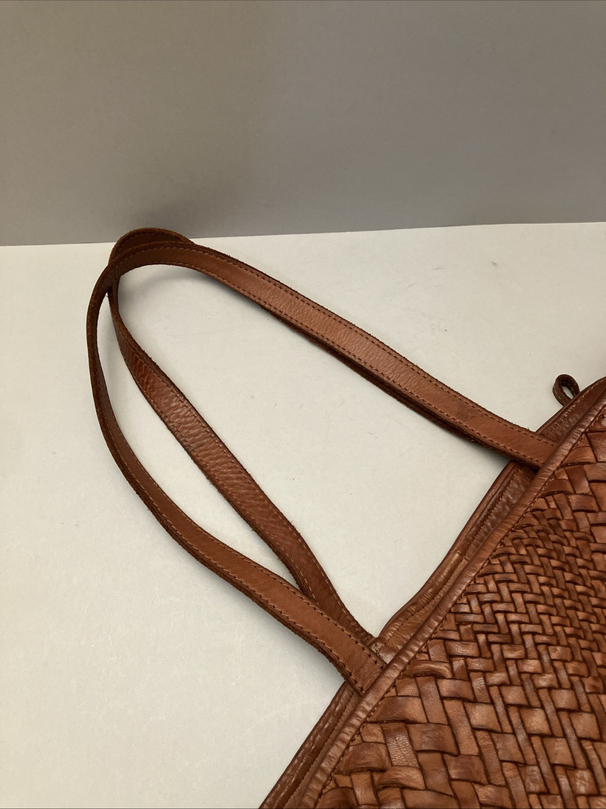 Vintage Dark Brown Woven Leather Shoulder Tote Bag Zipper Basket Weave Large