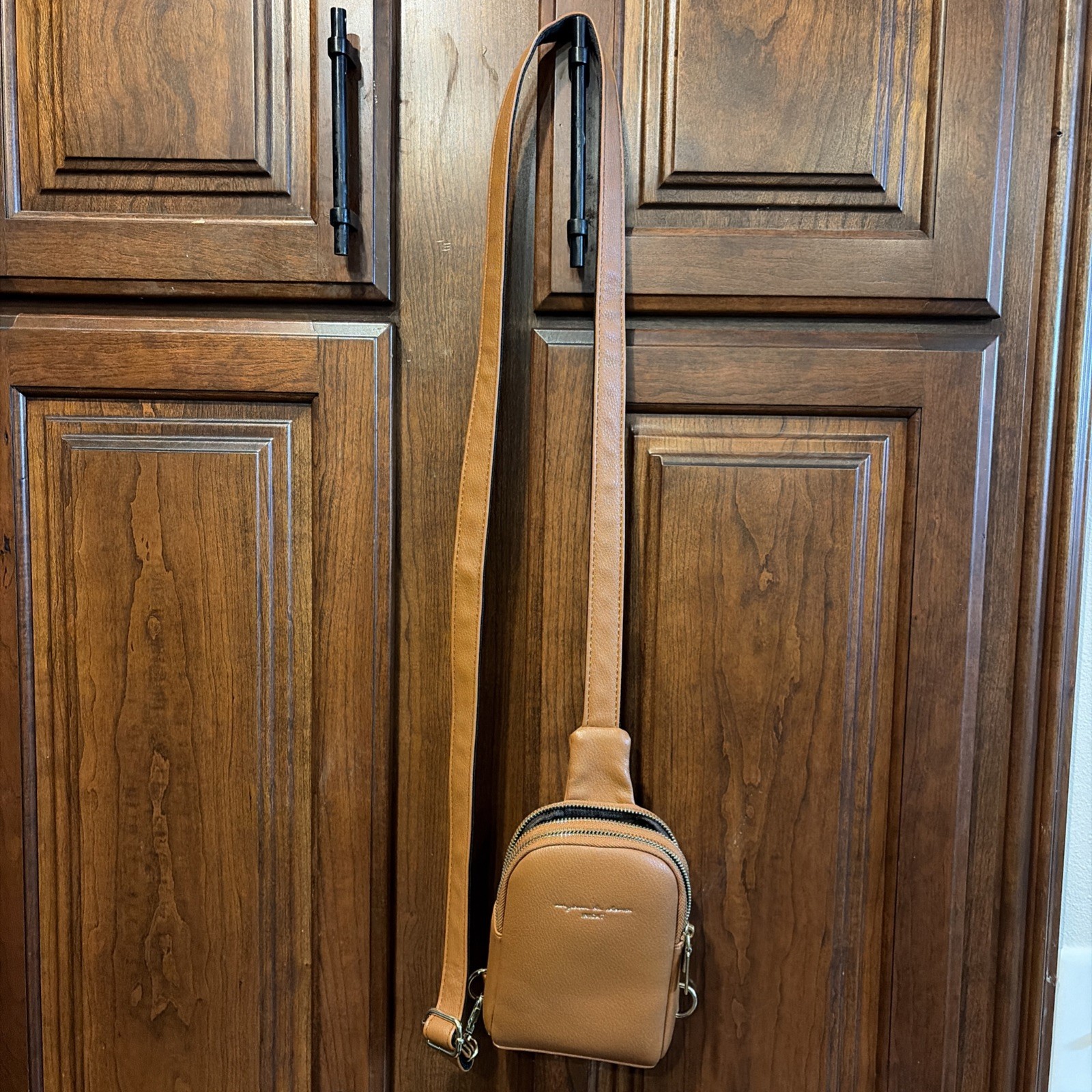 Inicat Brown Crossbody Bag W Adjustable Strap Un Jour De Chance 7.5” X5.5”x1.75”