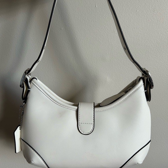 Coach Hamptons Hobo Chalk White Pebbled Leather Shoulder Bag Excellent