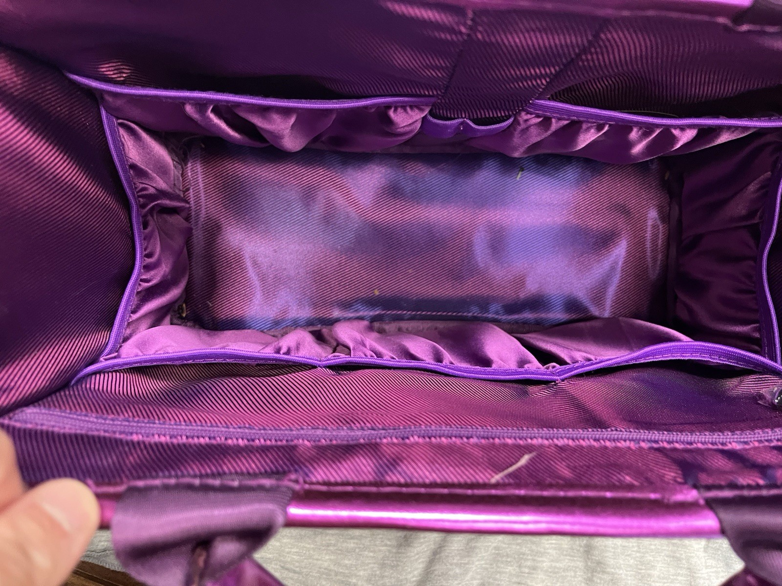 YOUNIQUE Metallic Purple Presenter Kit Makeup Case bag 3 SAMPLES 2 T shirts