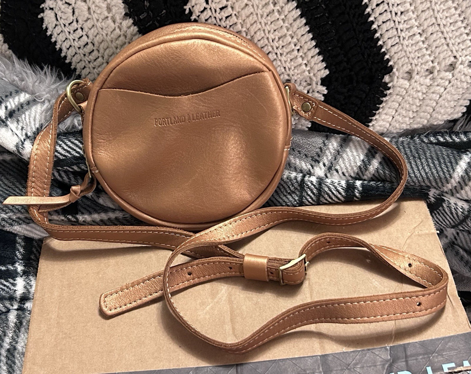 Portland Leather Goods Sm Circle Crossbody HAVA EUC full grain PLG purse bag