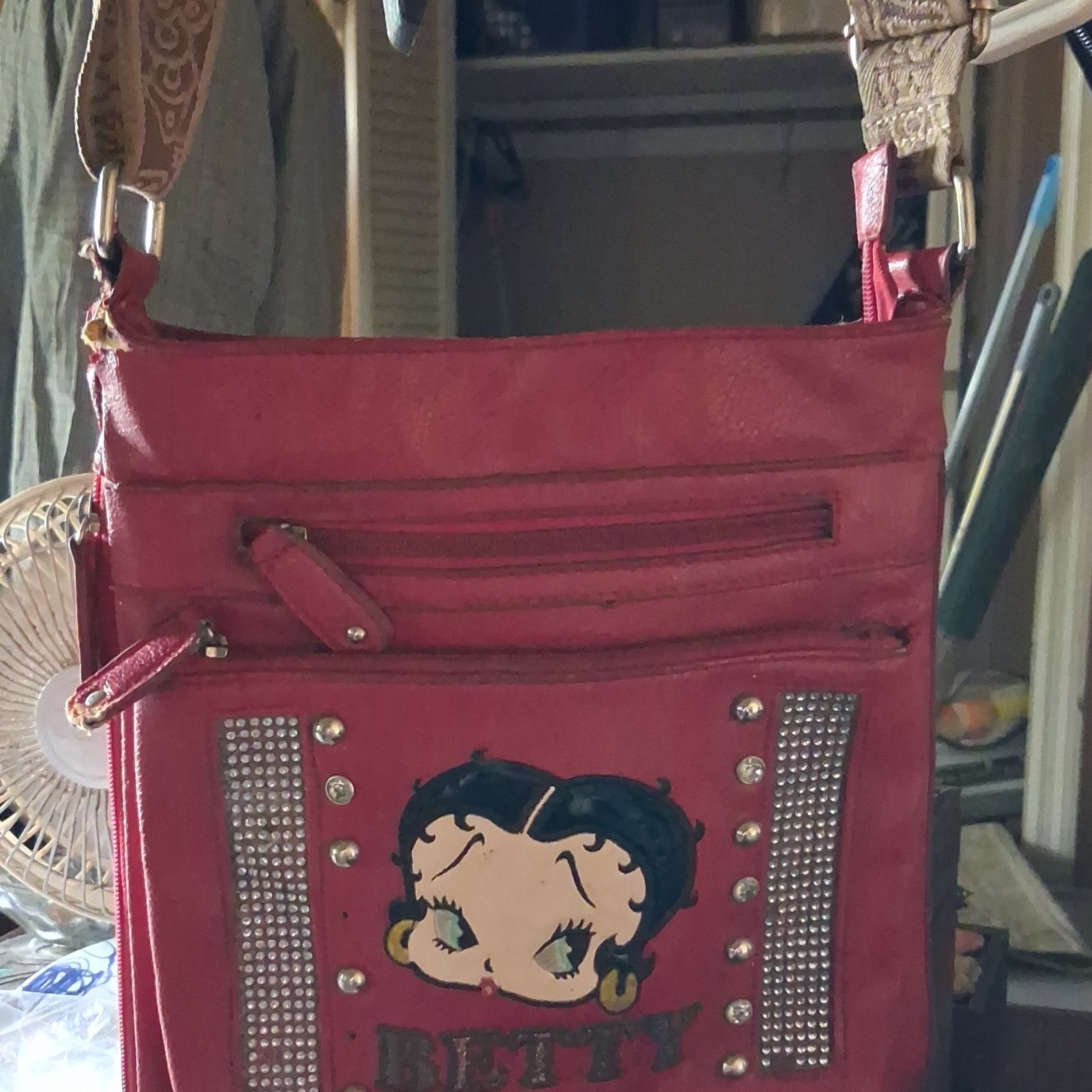 Betty Boop Red Shoulder Bag Rhinestones Zip Closure Lined Pockets Beige Strap