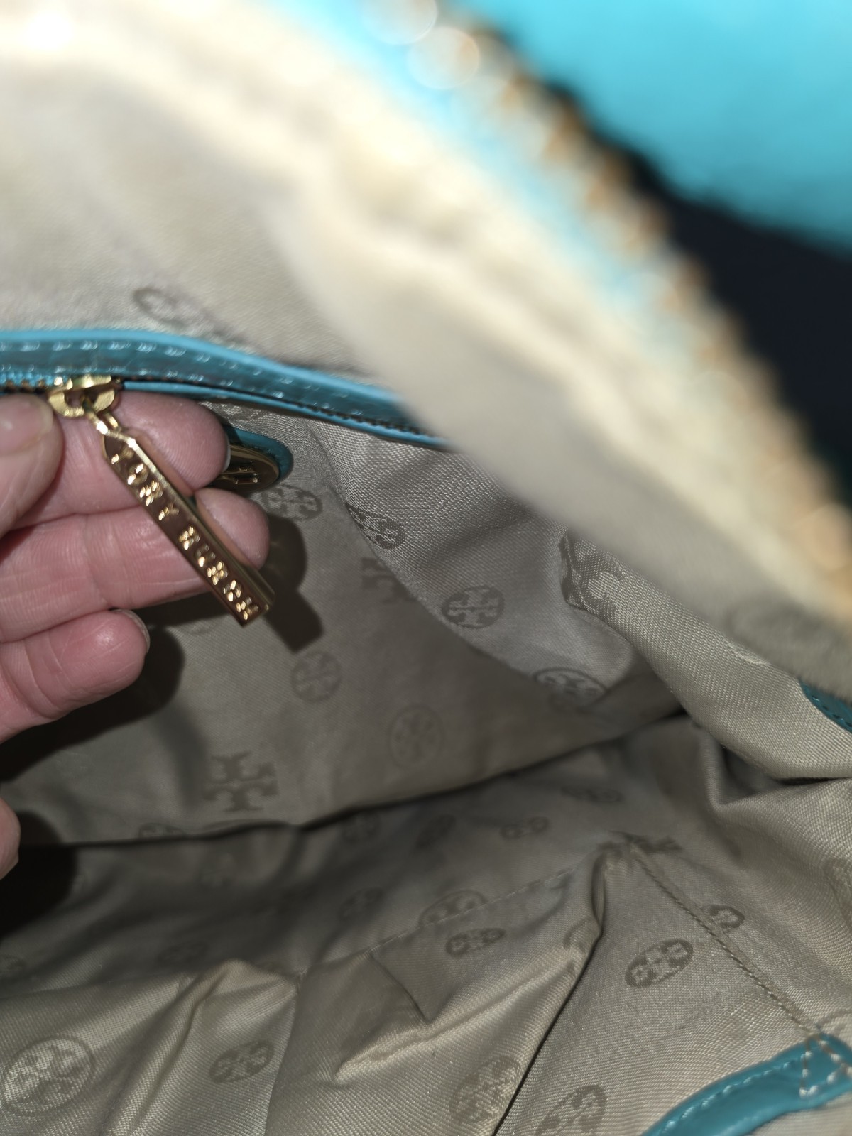 Tory Burch Amanda Teal Leather Flat Hobo Bag.