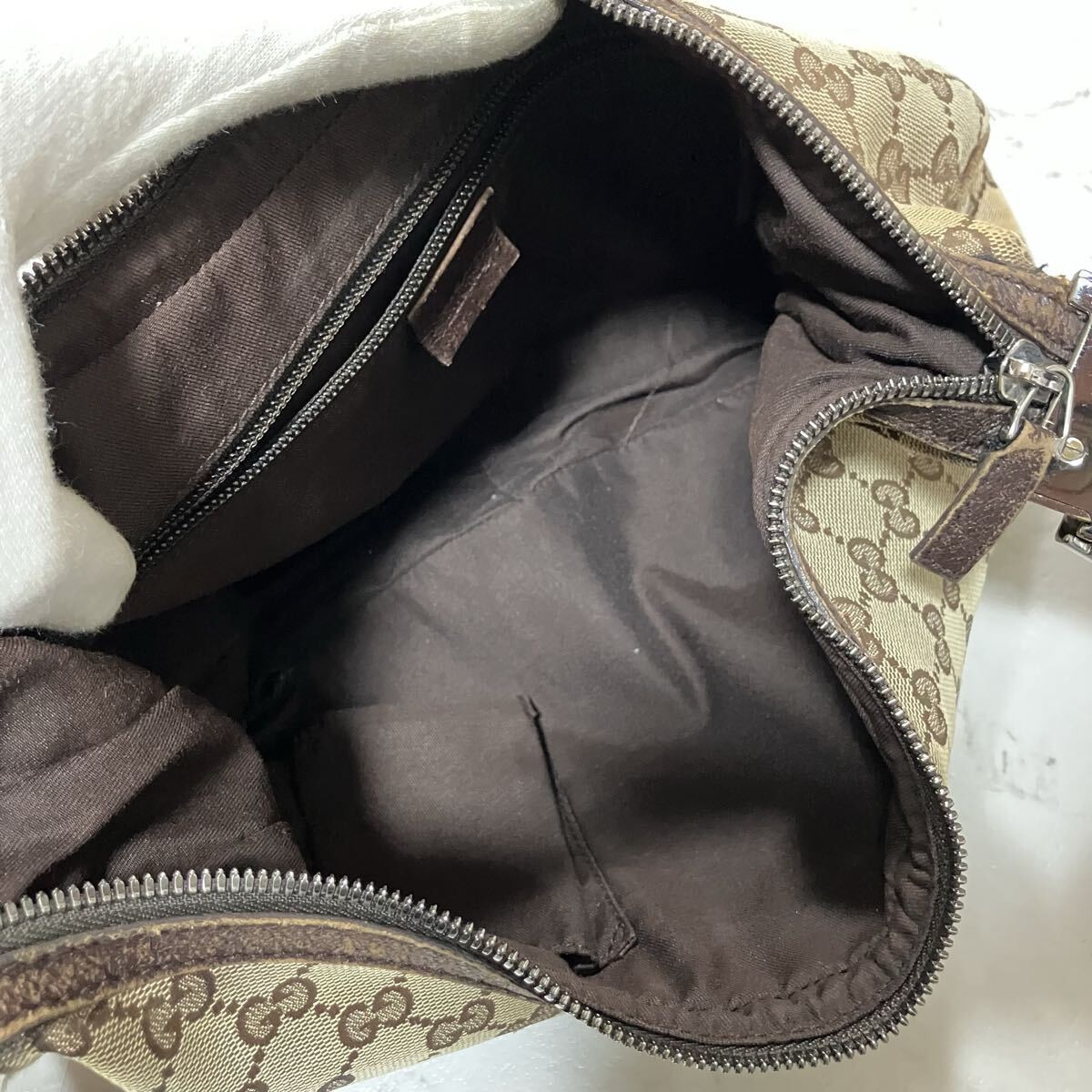 Excellent Condition GUCCI GG Canvas GG Pattern Crescent Shaped Shoulder Bag Body