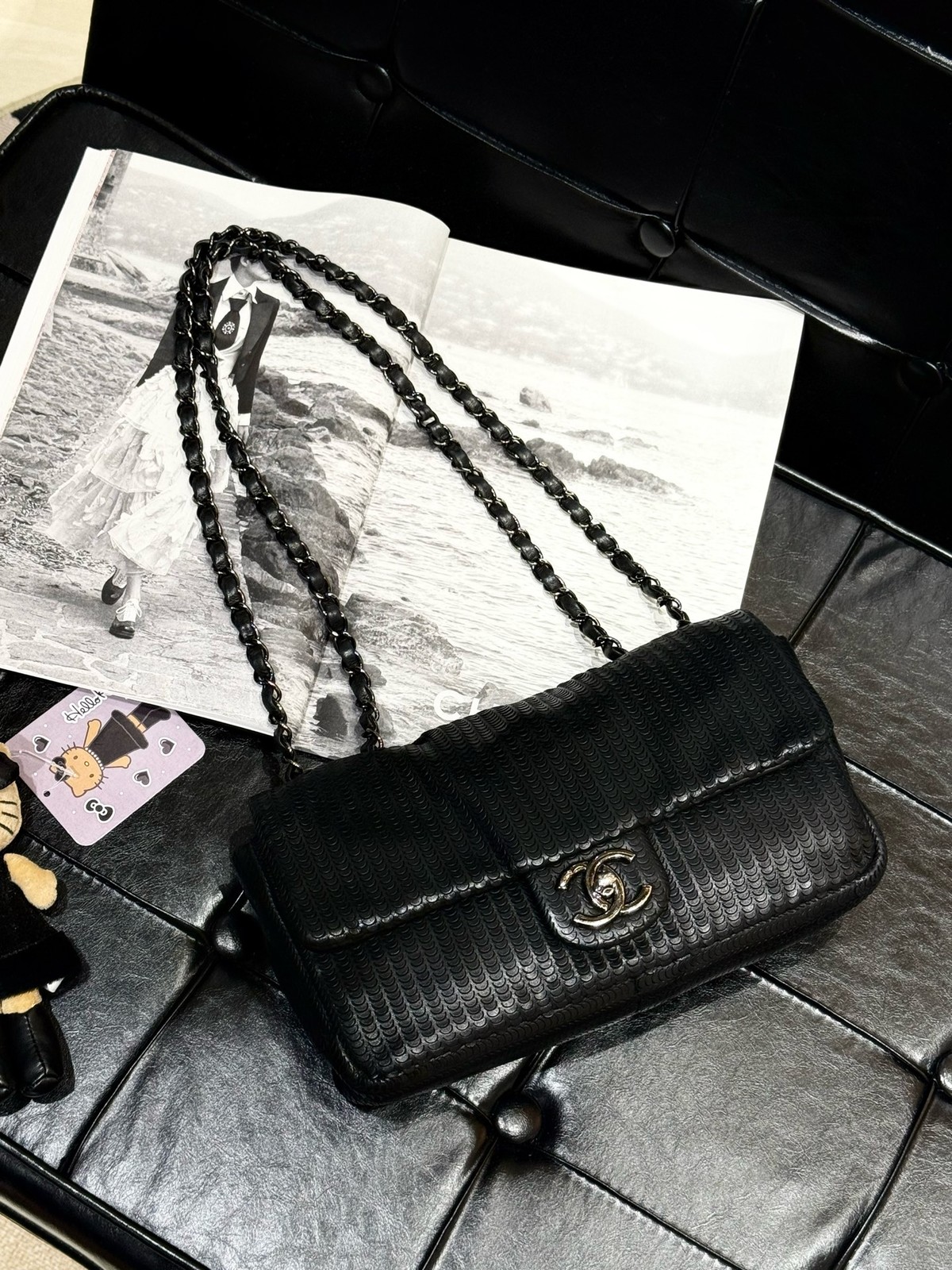 AUTH Chanel Black Scales Embossed Leather Medium Classic Flap Bag Black HW used