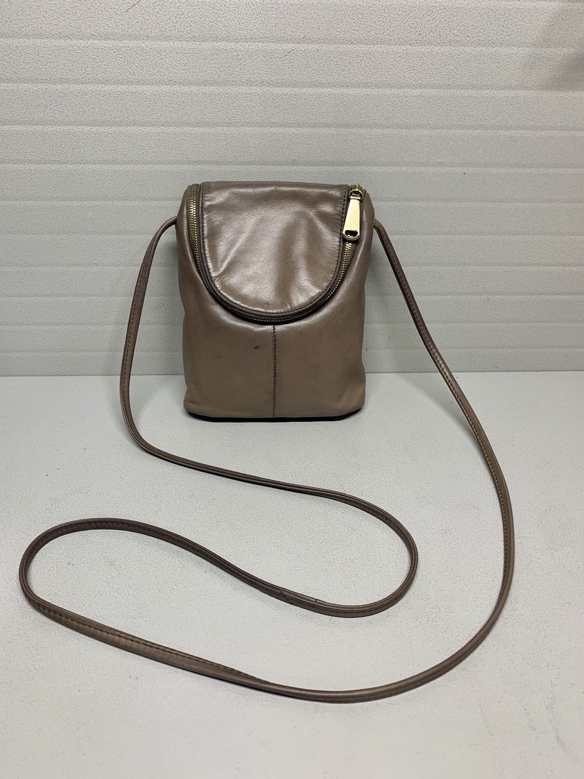 HOBO Small Leather Taupe Crossbody Bag w/Cellphone Slip Pocket~Cute! See Photos!