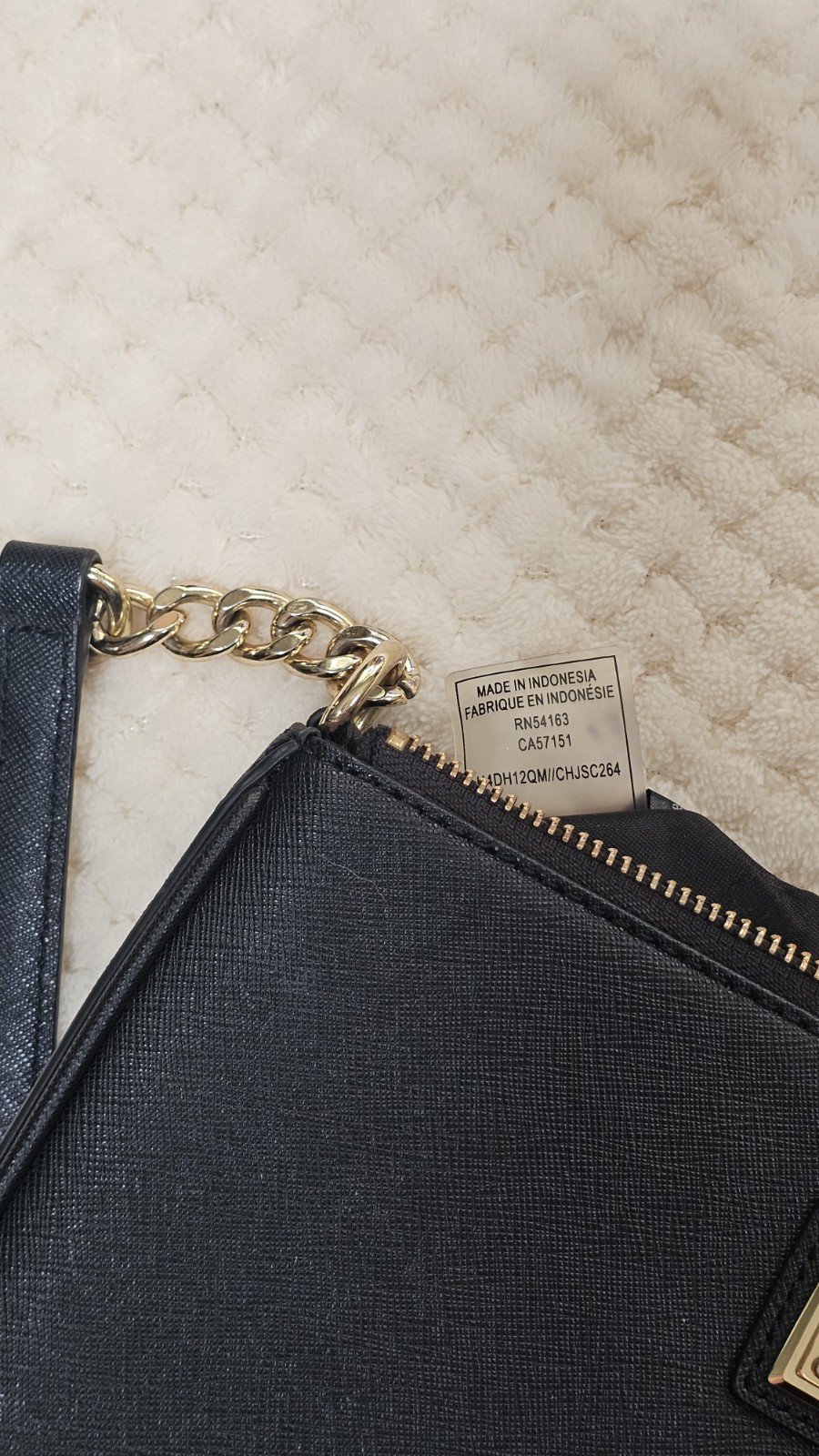 Calvin Klein Women’s Black Shoulder Bag Zip Gold-Tone Chain Pockets