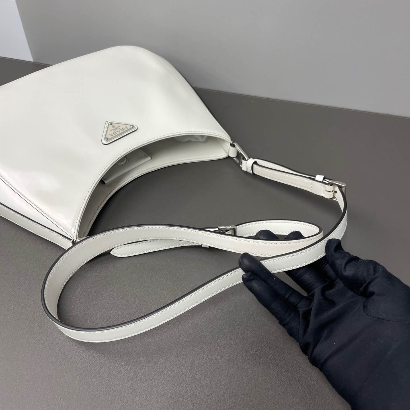 Prada Pre-Owned Authentic Underarm Bag White Free Tracked Shipping