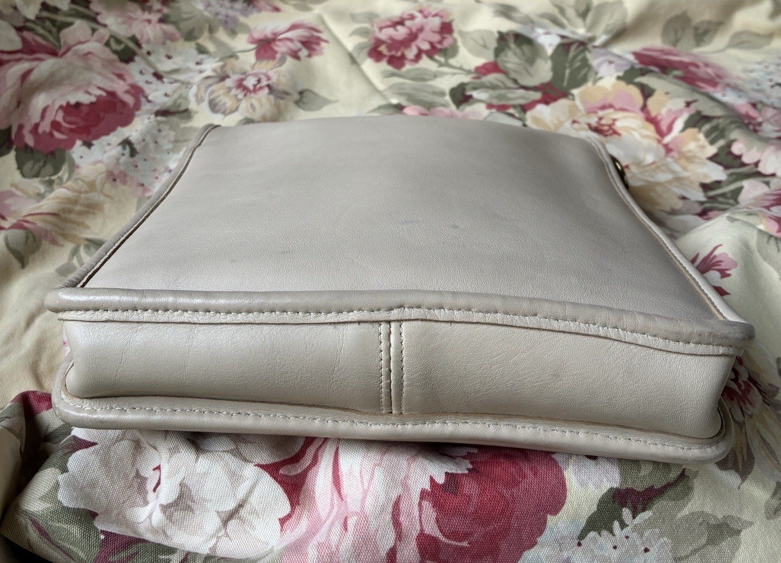 Beautiful Vintage Coach Bone Color Station Bag, No.5130, Made In 1996