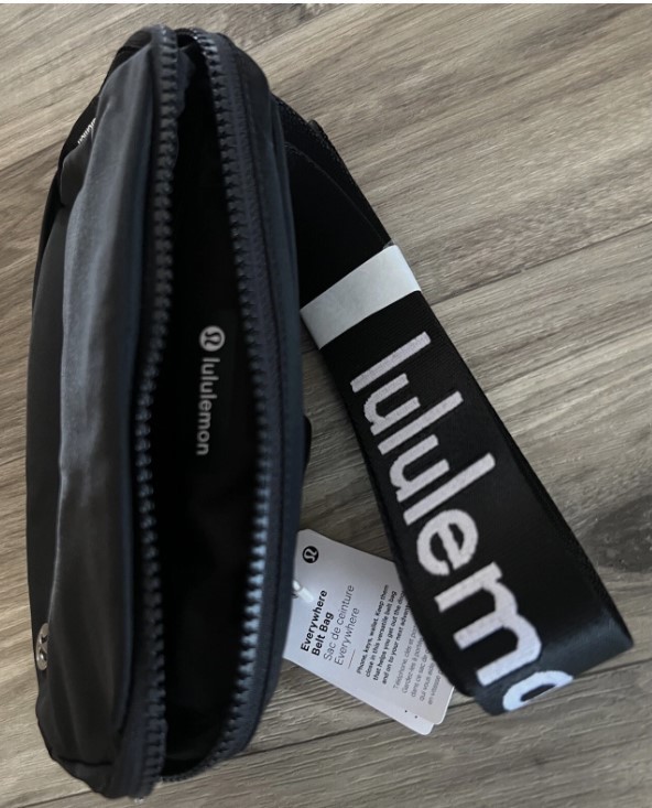 Lululemon Everywhere Women’s Belt Bag logo strap