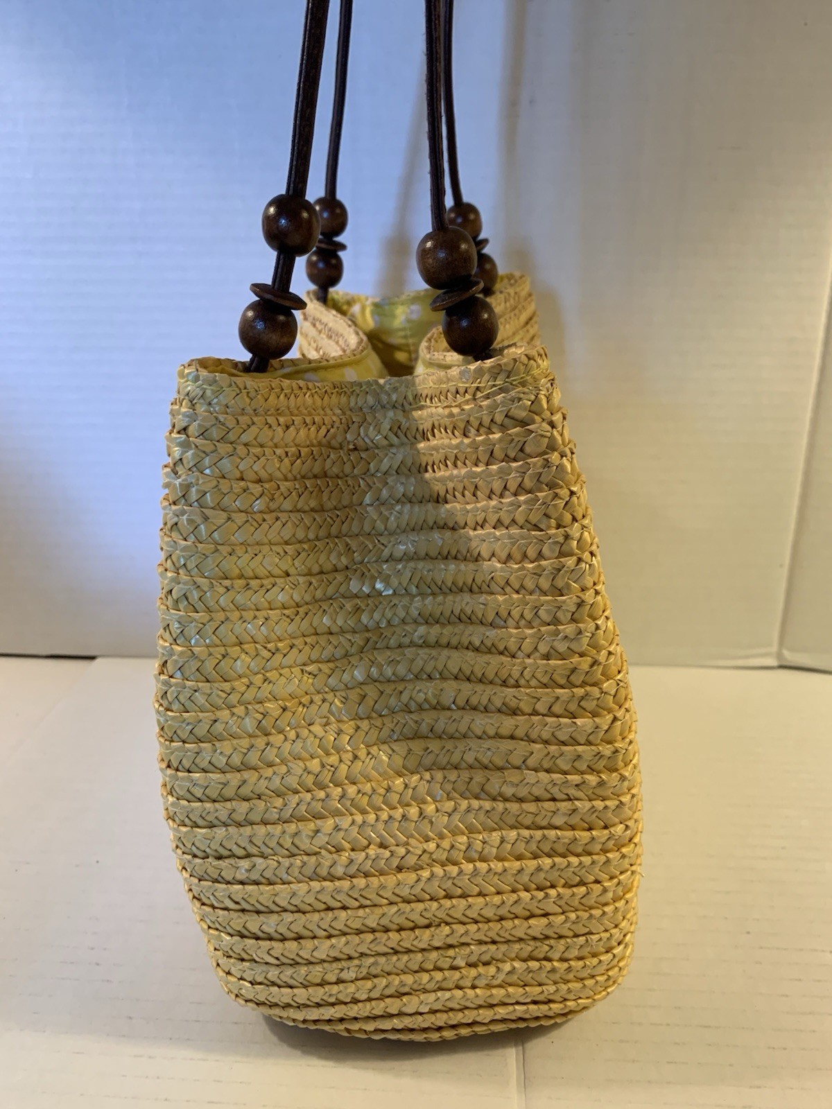 Beautiful Sonoma Straw Handbag with United Colors of Benetton Umbrella — Yellow