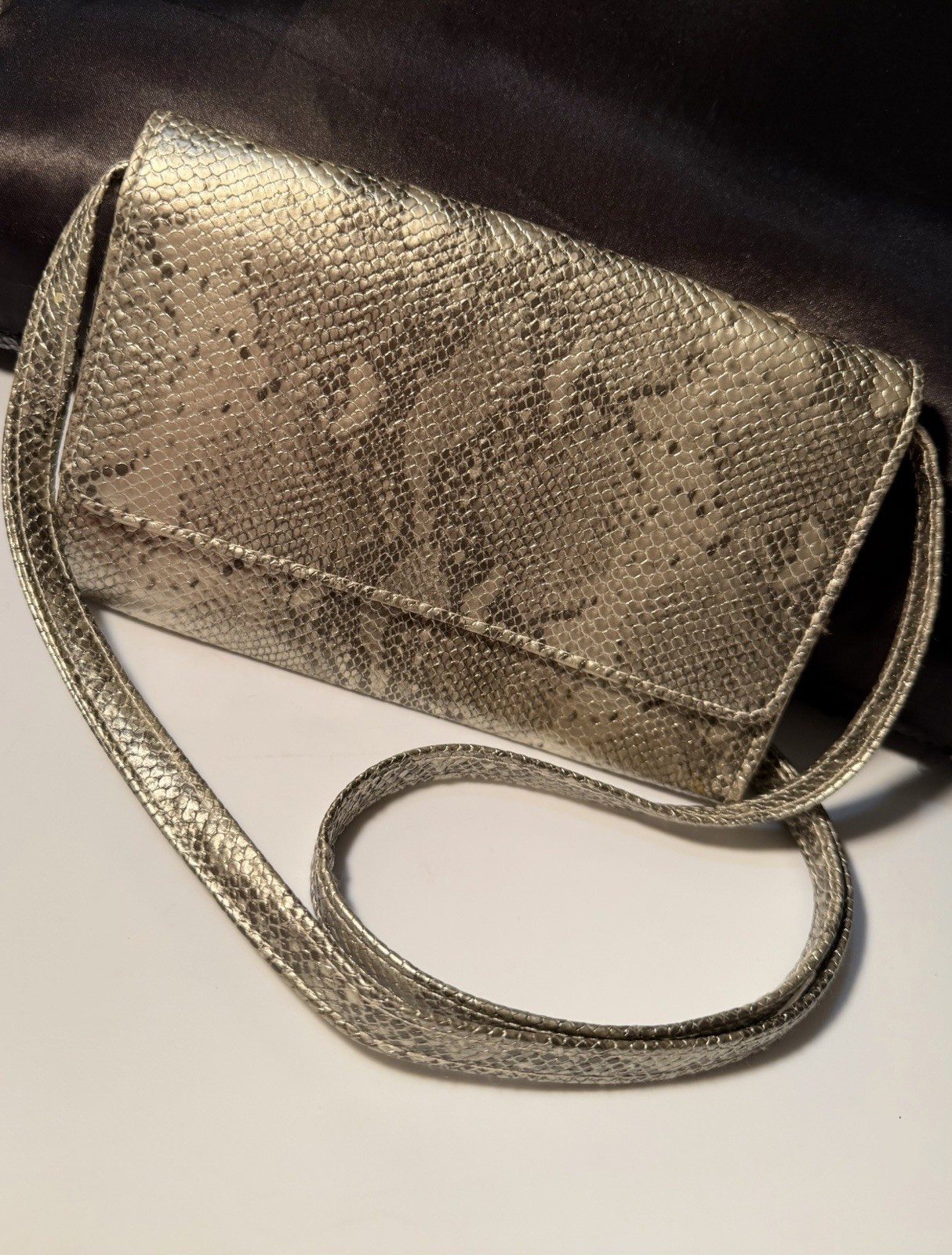 Chic Metallic Gold Snakeskin Crossbody Bag – Convertible Clutch Wallet