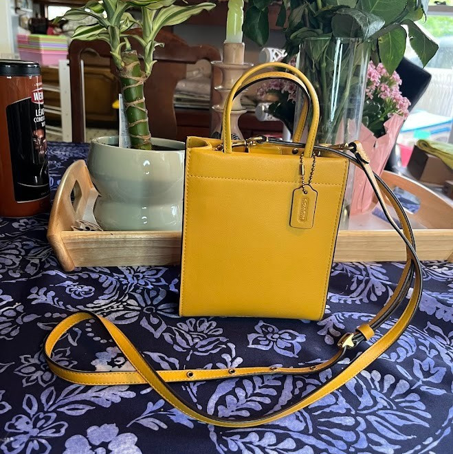 COACH C4828 Mini Cashin Tote In Daffodil Yellow Leather Crossbody strap, NWOT