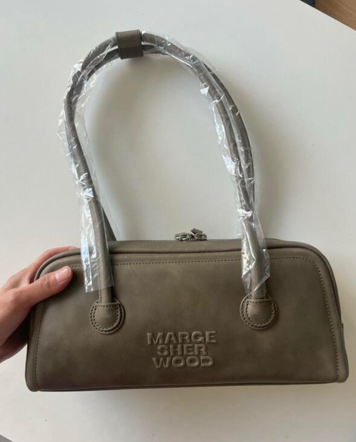 MARGE SHERWOOD SOFT BAGUETTE BAG_etoffe pull-up / FedEx
