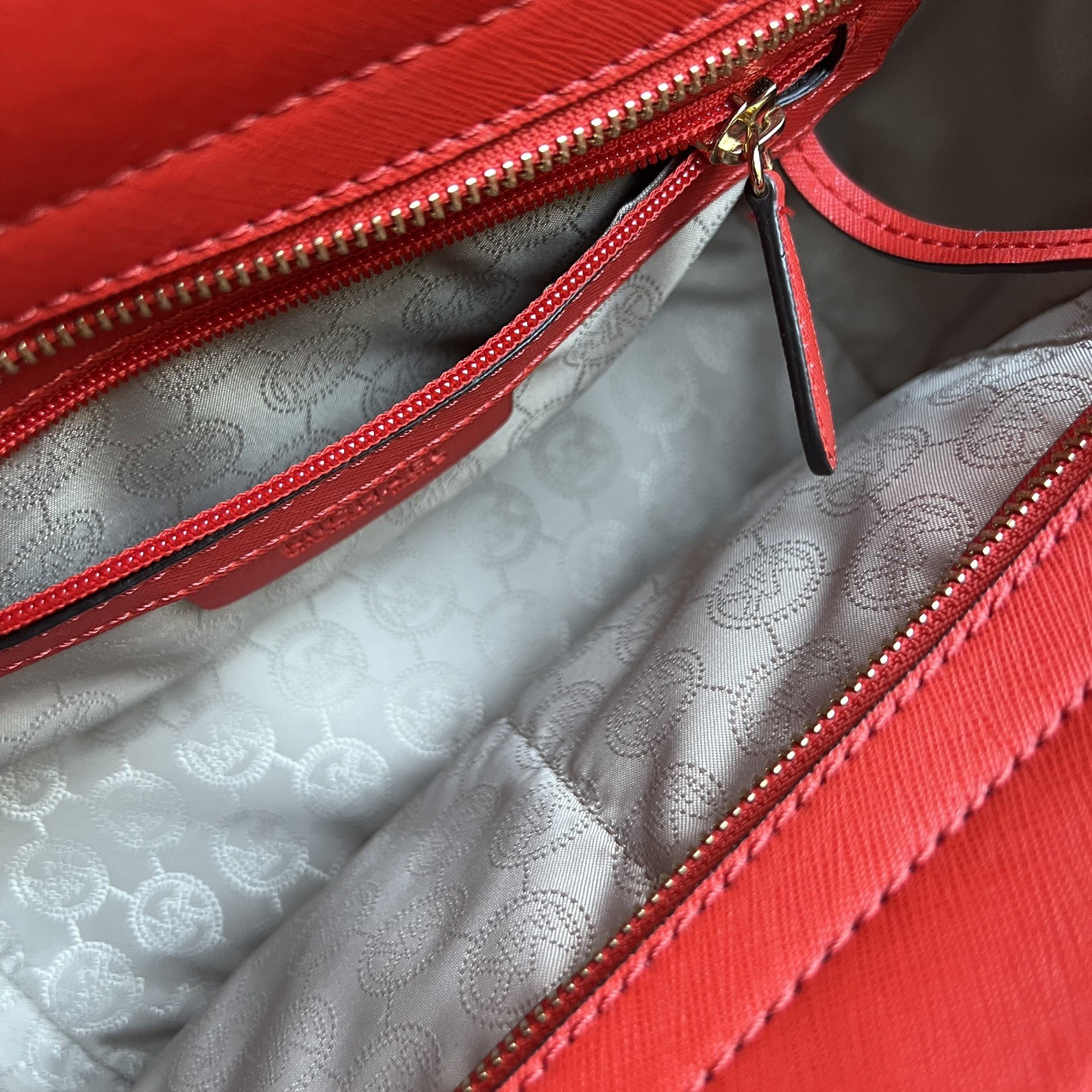 NWOT Michael Kors Selma Saffiano Leather Medium Top Zip Satchel Watermelon
