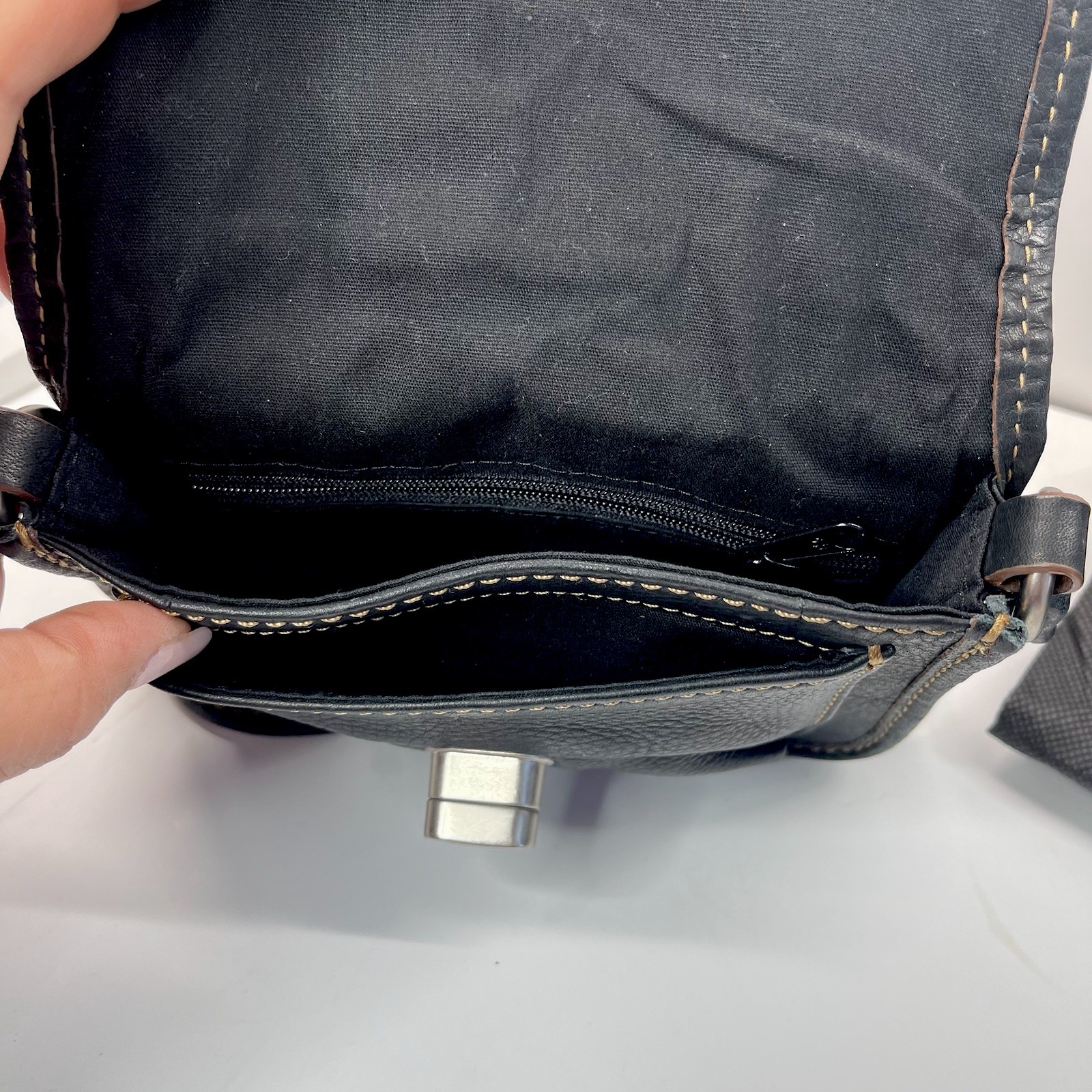 Fossil Crossbody Bag Small Soft Pebbled Leather Black Turn Lock Zip 6.5×5”