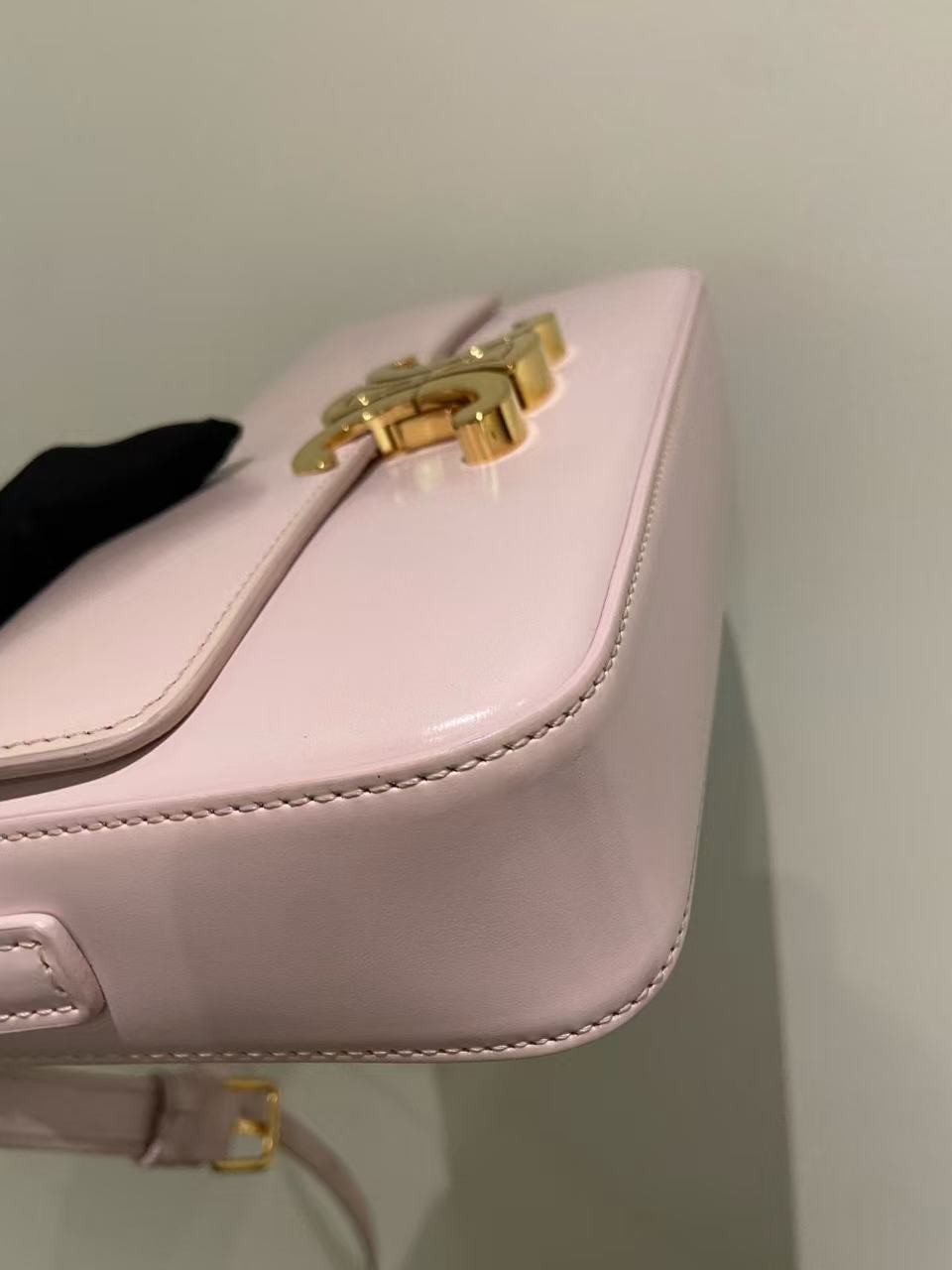 CELINE Triomphe Shoulder Bag Sakura Pink Shiny Calfskin Gold Hardware Auth