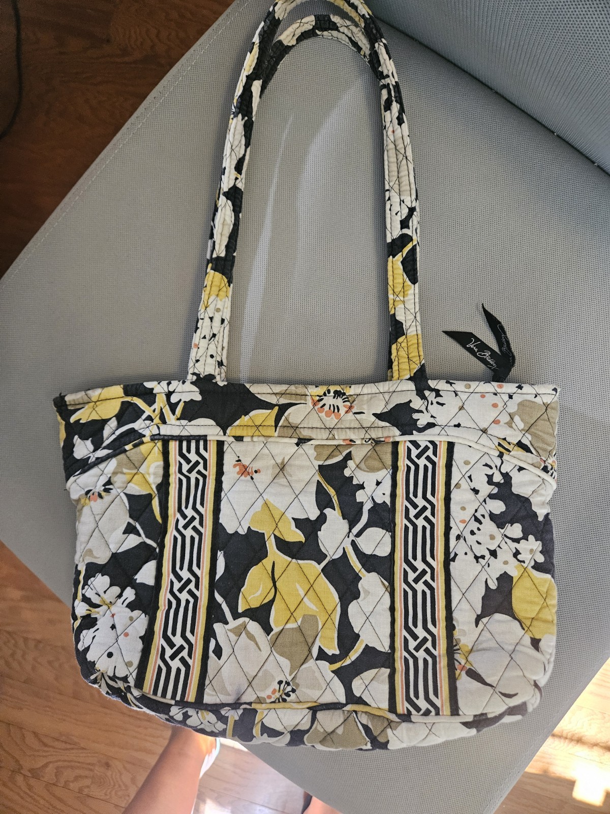 Vera Bradley Dogwood Mandy Quilted Floral Zip Tote Bag Lined Inner Pockets Black