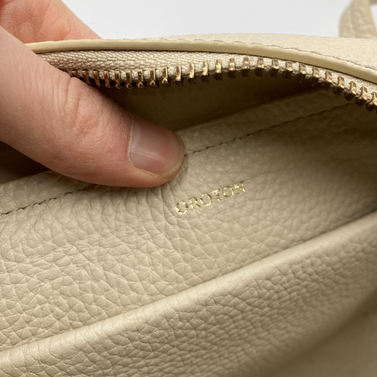 Oroton Satchel Bag Womens Medium Cream Leather Top Handle Zip Gold Hardware