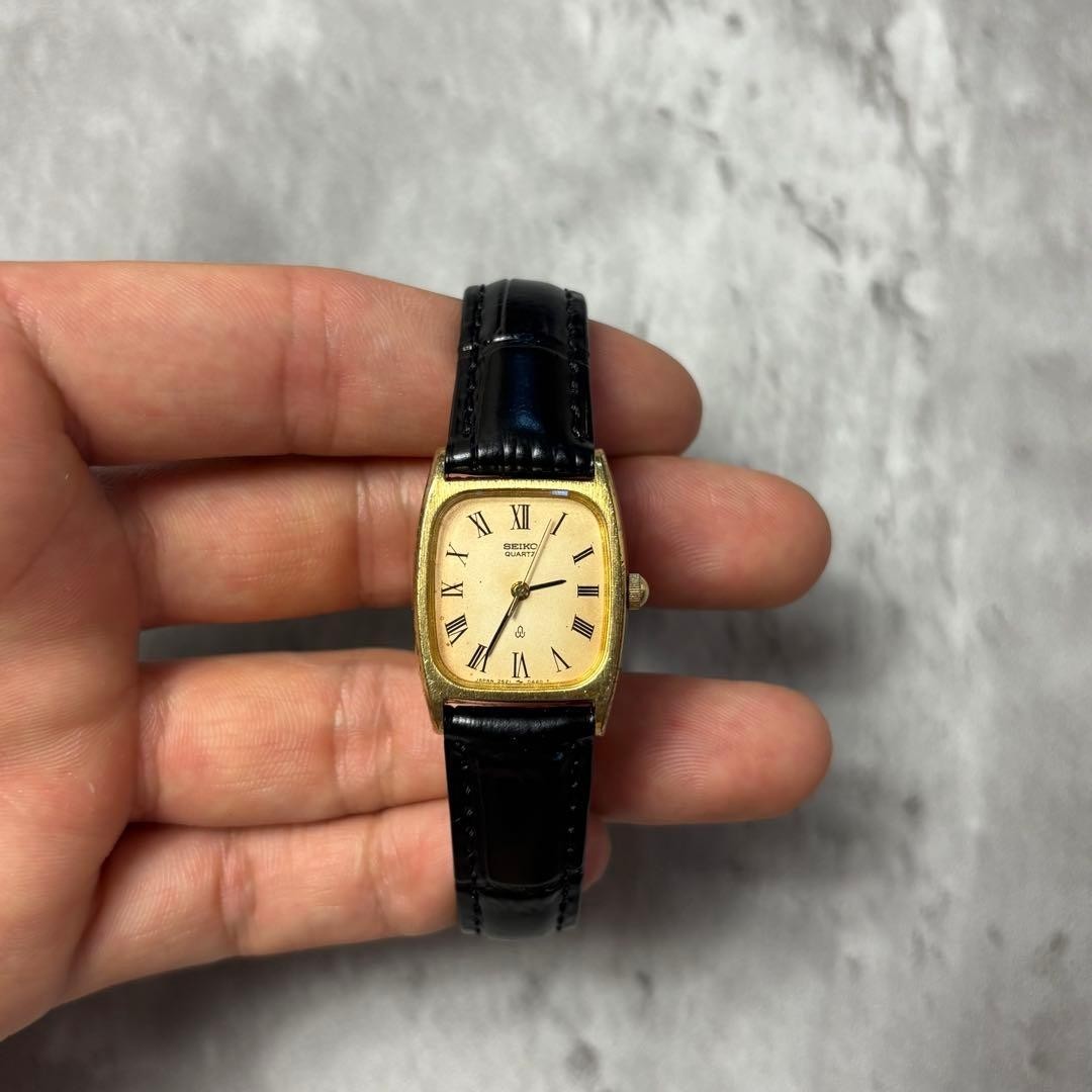 Vintage SEIKO 2621-5220 Tank Gold Roman Dial Quartz Men’s Dress Watch Japan
