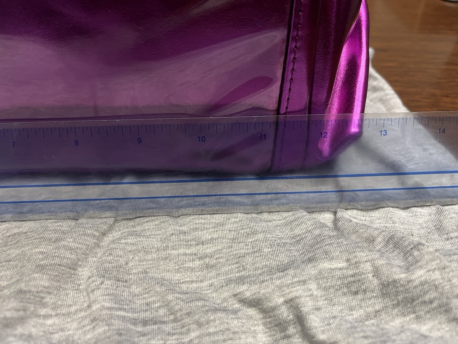 YOUNIQUE Metallic Purple Presenter Kit Makeup Case bag 3 SAMPLES 2 T shirts
