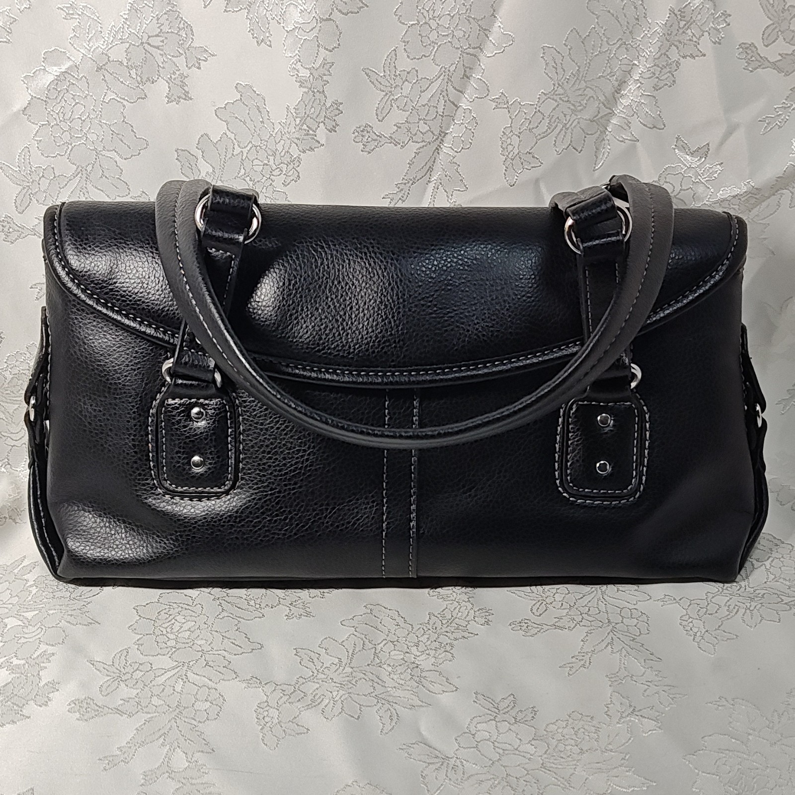 Relic Pebbled Black Shoulder Bag Buckle Accent Zip Closure Inner Pockets