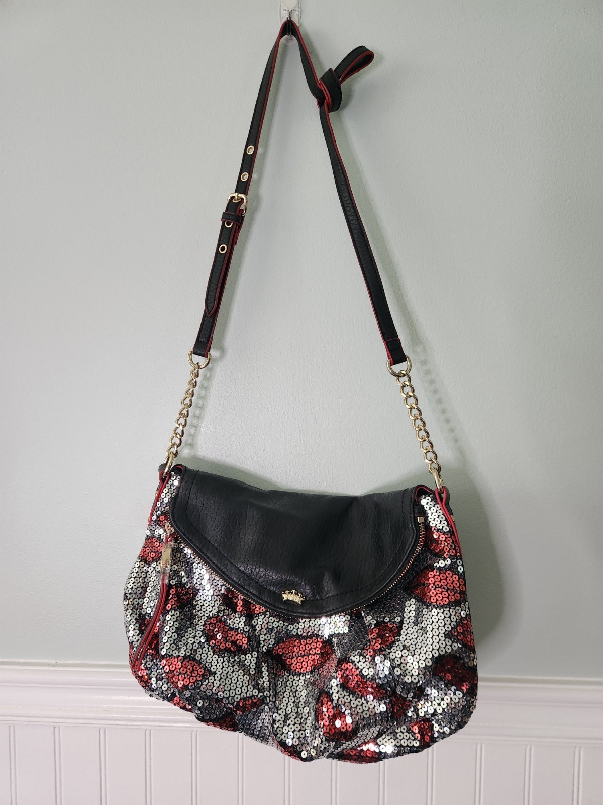Vintage Juicy Couture Sequin Lip Crossbody Bag – Y2K Style