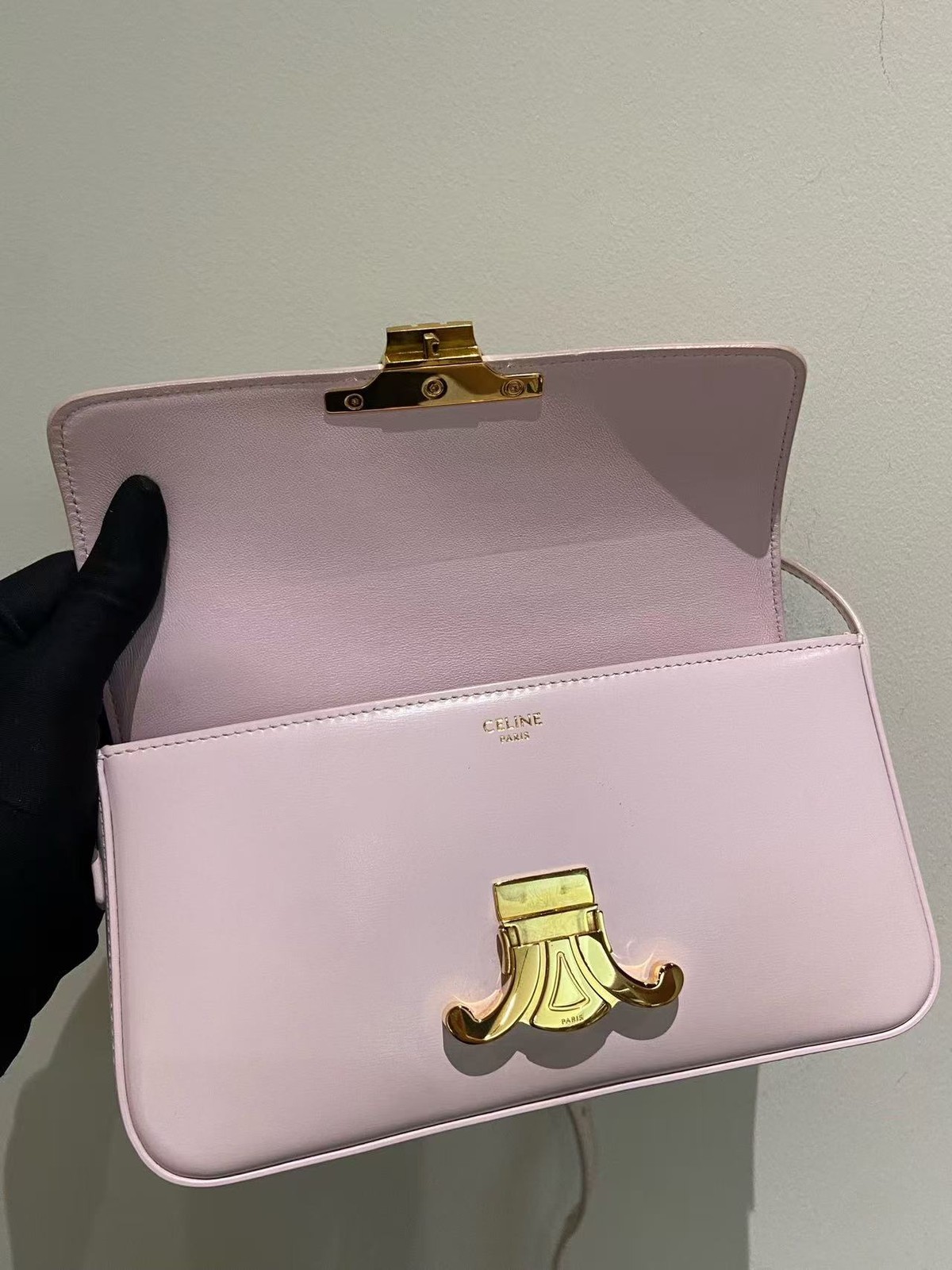 CELINE Triomphe Shoulder Bag Sakura Pink Shiny Calfskin Gold Hardware Auth