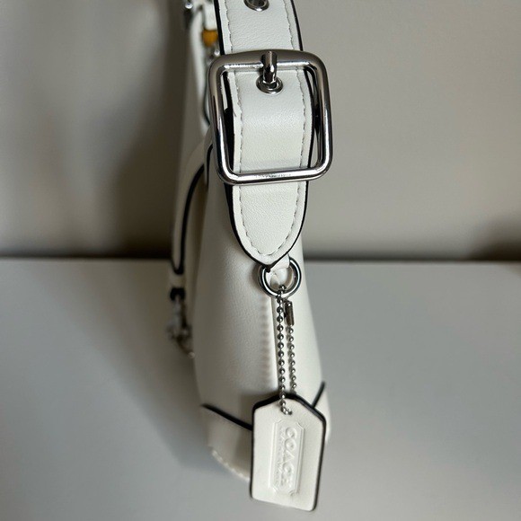 Coach Hamptons Hobo Chalk White Pebbled Leather Shoulder Bag Excellent
