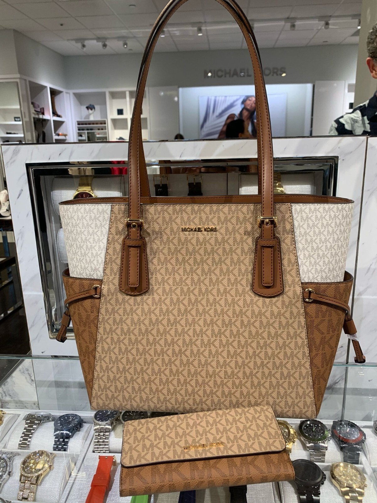 Michael Kors Voyager Lady Tote Shoulder Handbag Purse Bag + Trifold Wallet Camel