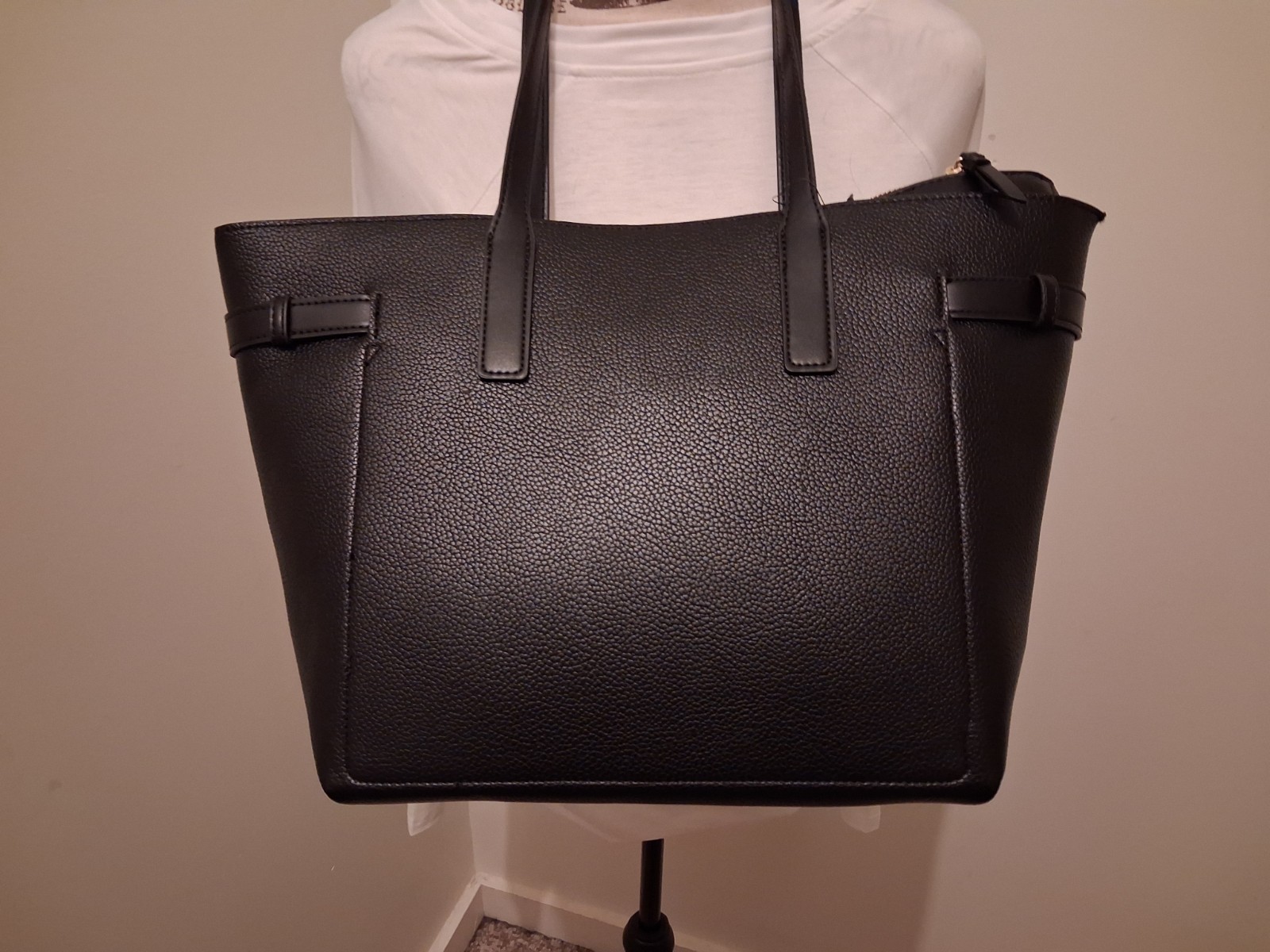 Halston Black Pebbled Tote Bag Gold Hardware Red Lining Zip Double Handles