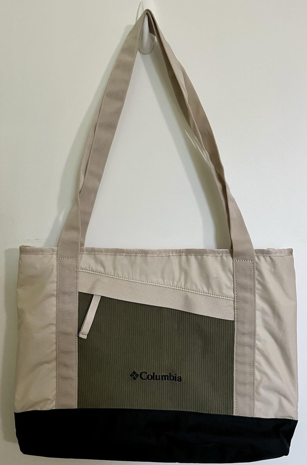 Columbia Large Tote Bag Beige/Black/Green Zip, Lined, Front Pocket, Detach Strap