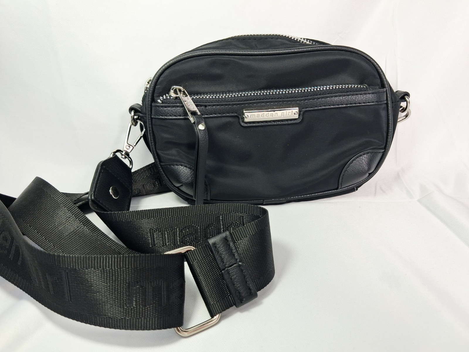 Madden Girl Black Nylon Crossbody Camera Bag Adjustable Logo Strap Zip Purse
