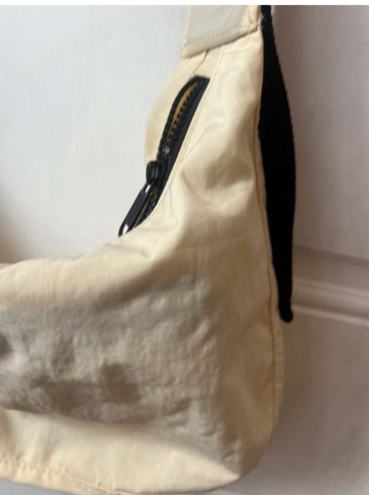 BAGGU Crescent Shoulder Bag In Cream
