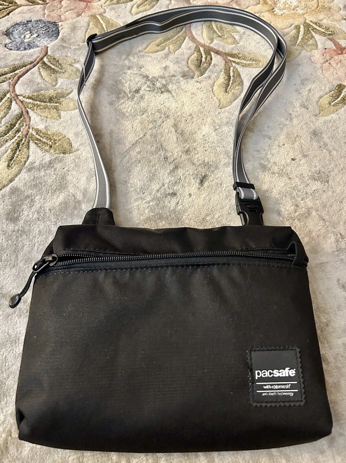 PACSAFE Slingsafe LX50 45200 Black 8.75”x6.25”x1.25” Crossbody Travel Bag – VG