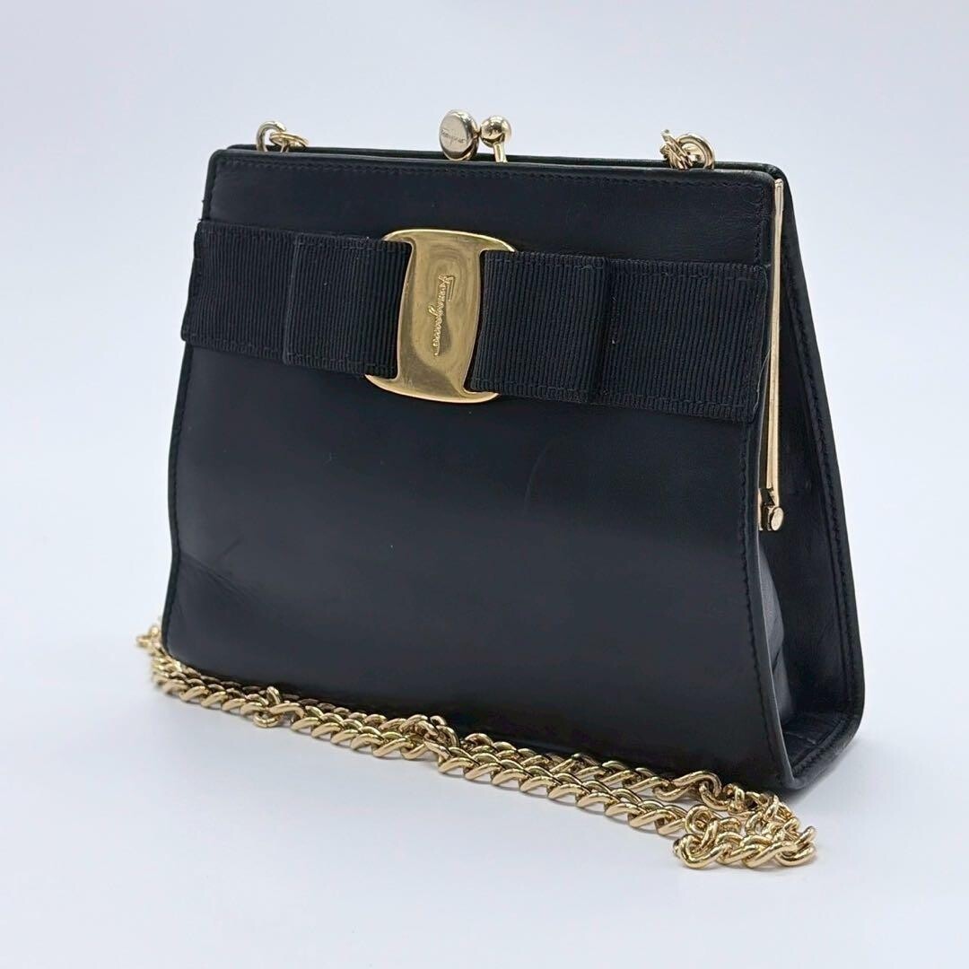 Salvatore Ferragamo Vara Bow Kiss Lock Chain Shoulder Leather Black Gold Auth