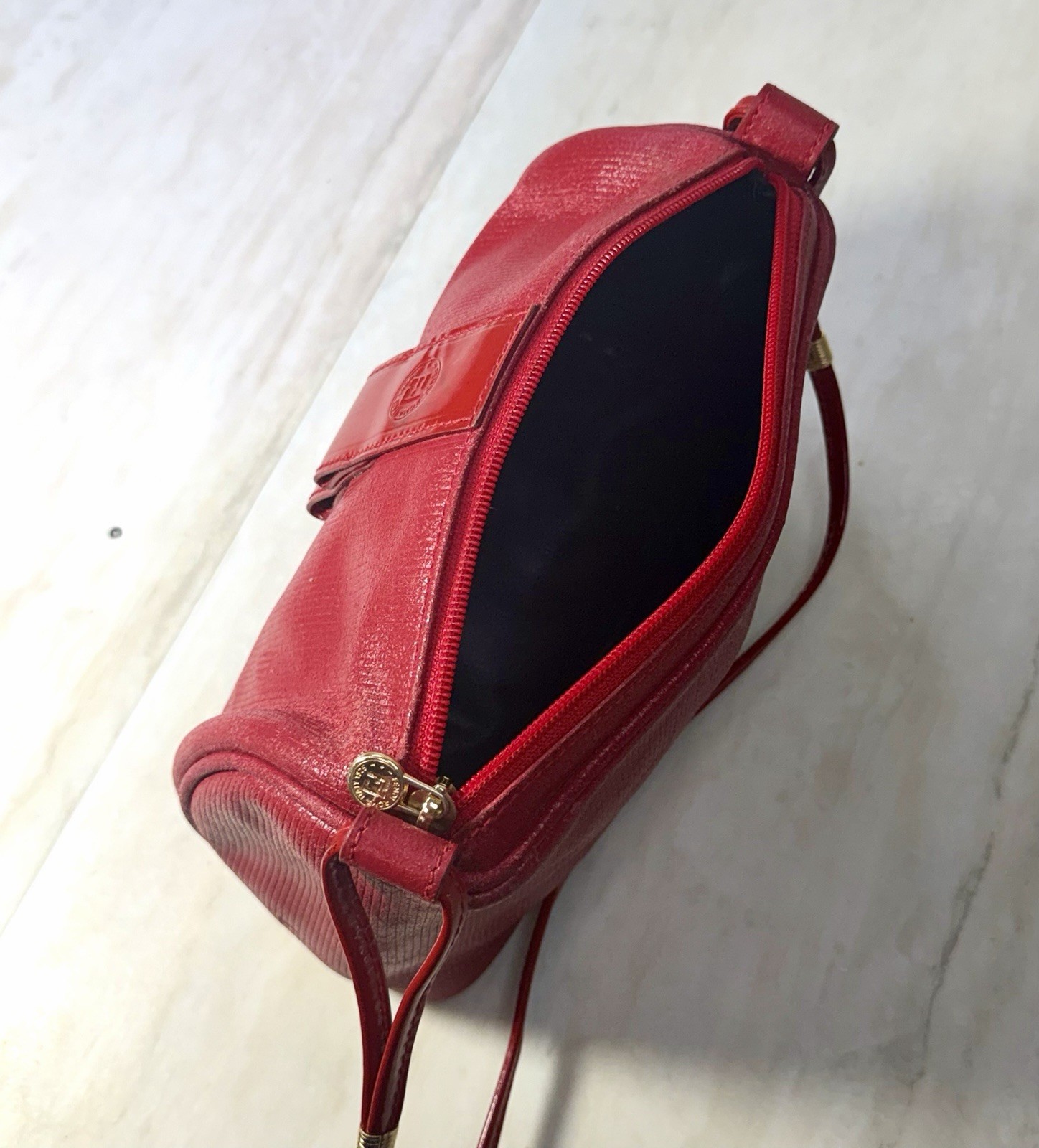 Auth Vintage Fendi SAS Roma Red Textured Leather Barrel Bag Crossbody Logo Italy