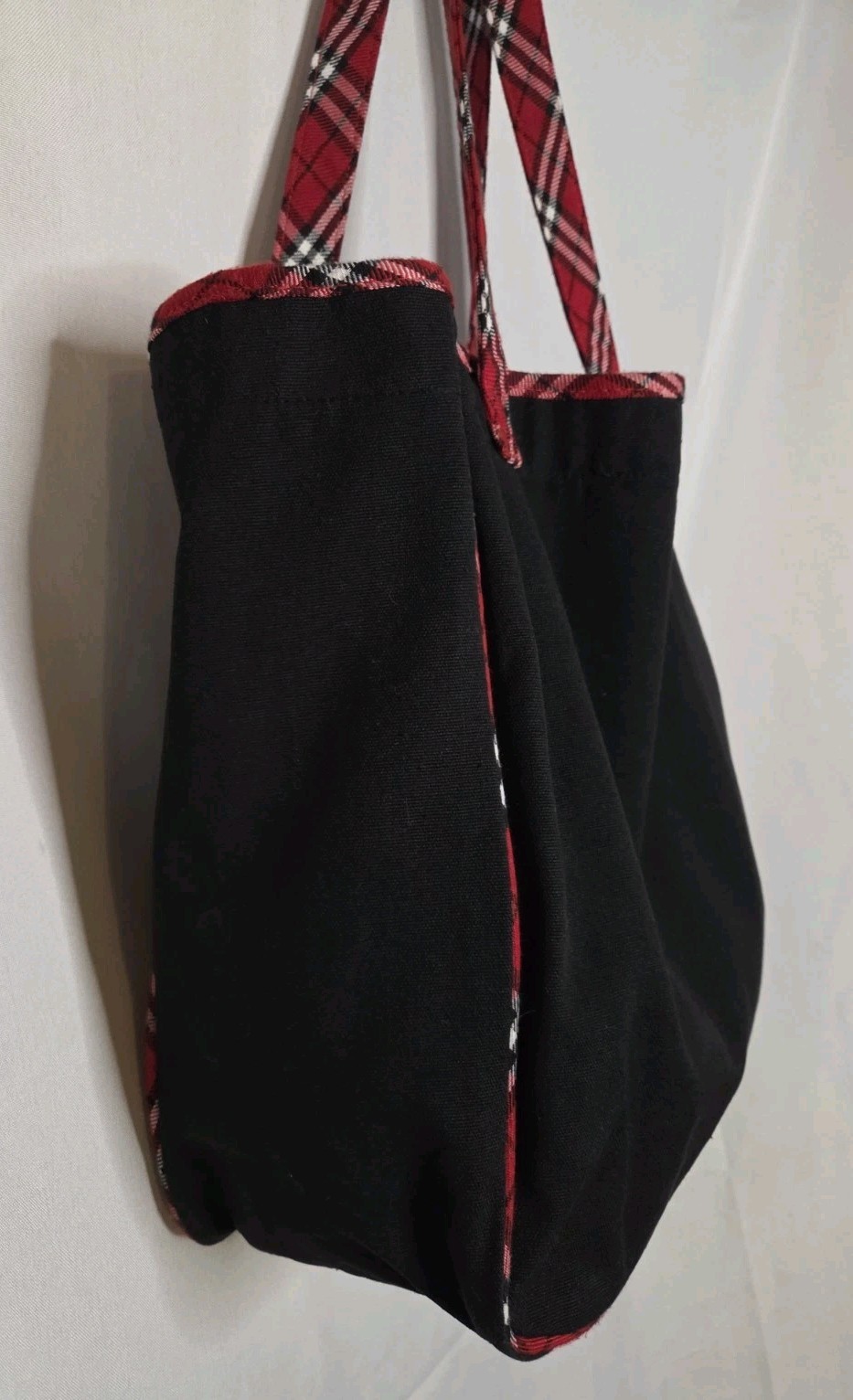 Von Maur Cotton Tote Bag Black With Red Plaid Straps