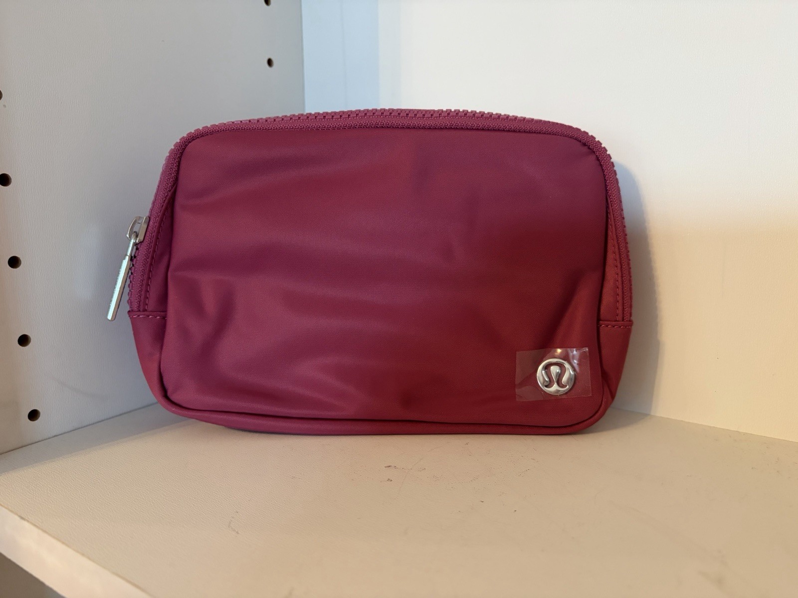 🍋 NWT Lululemon Everywhere Belt Bag Wordmark Washed Mauve / Sakura Pink / White