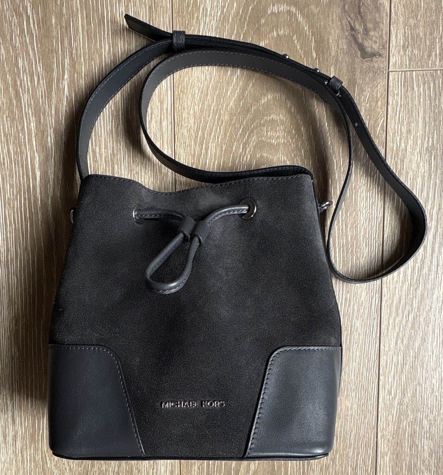 Michael Kors Black Bucket Drawstring Shoulder Bag w/ Pouch Silver Hardware Logo