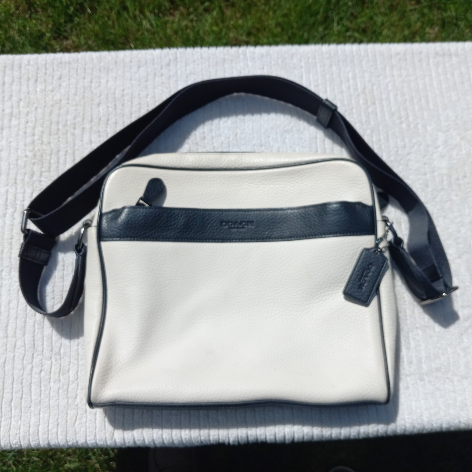 Coach Charles Camera Crossbody Bag F26077 Pebbled Leather Chalk/Black EUC