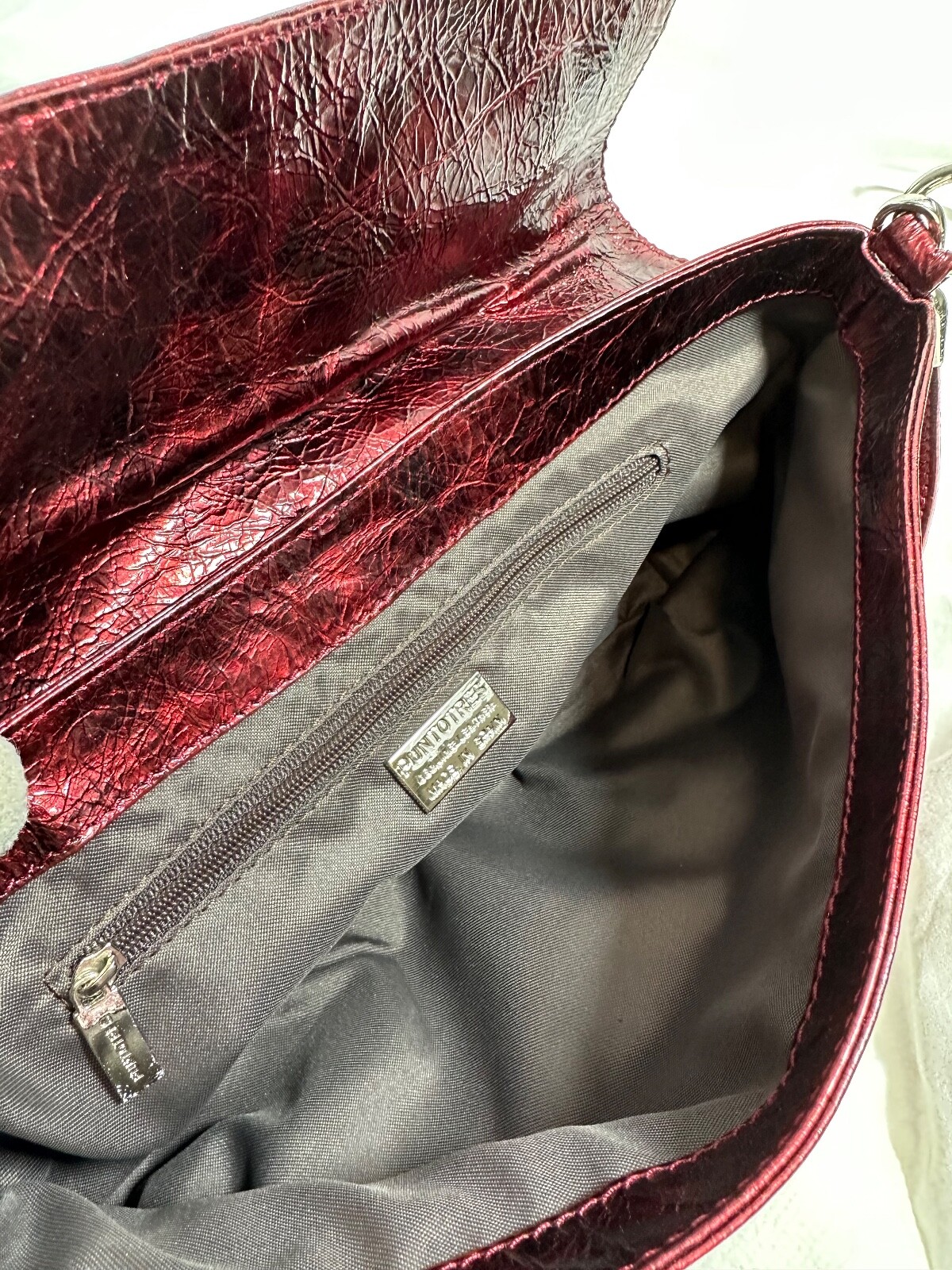 Genuine PUNTOTRES Spain since 1991 vintage red metallic patent leather shoulder