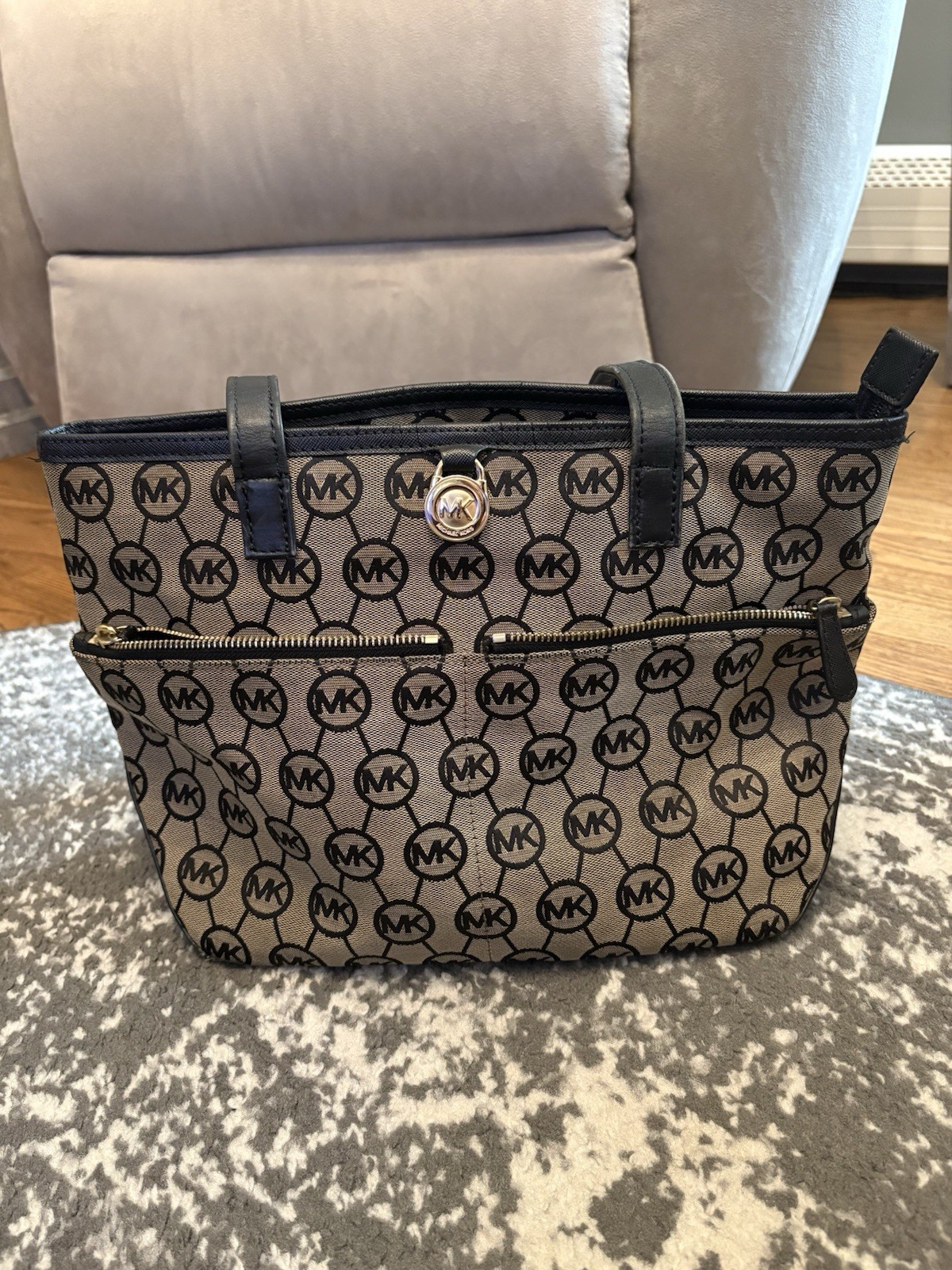 Michael Kors Logo Tote Zip Top Beige/Black Detachable Strap