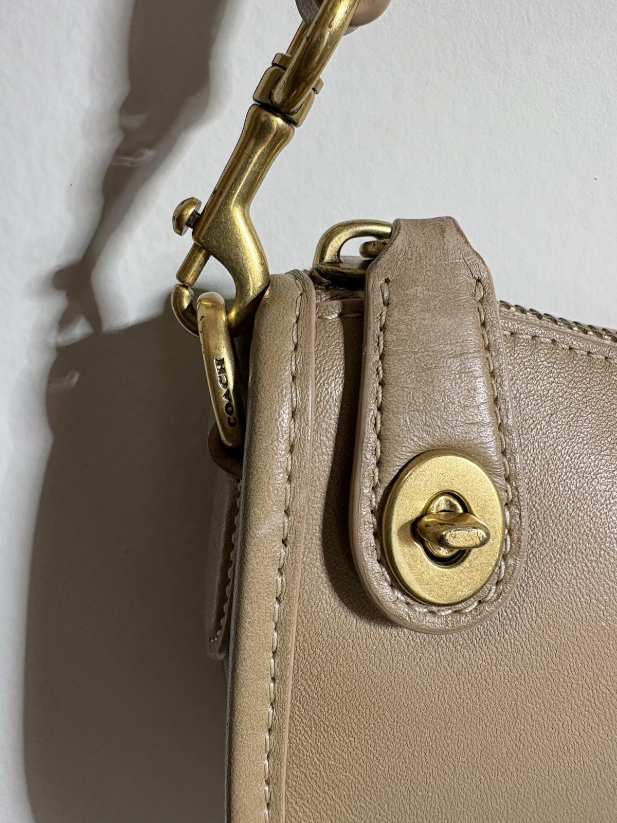 Coach Swinger 20 Tan
