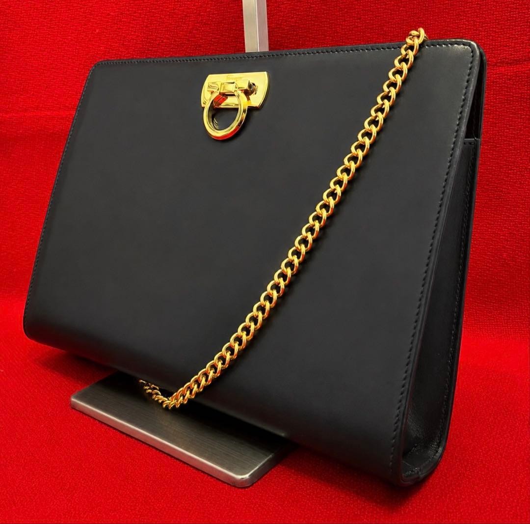 Excellent Condition Ferragamo Gancini Navy Leather Chain Shoulder Bag