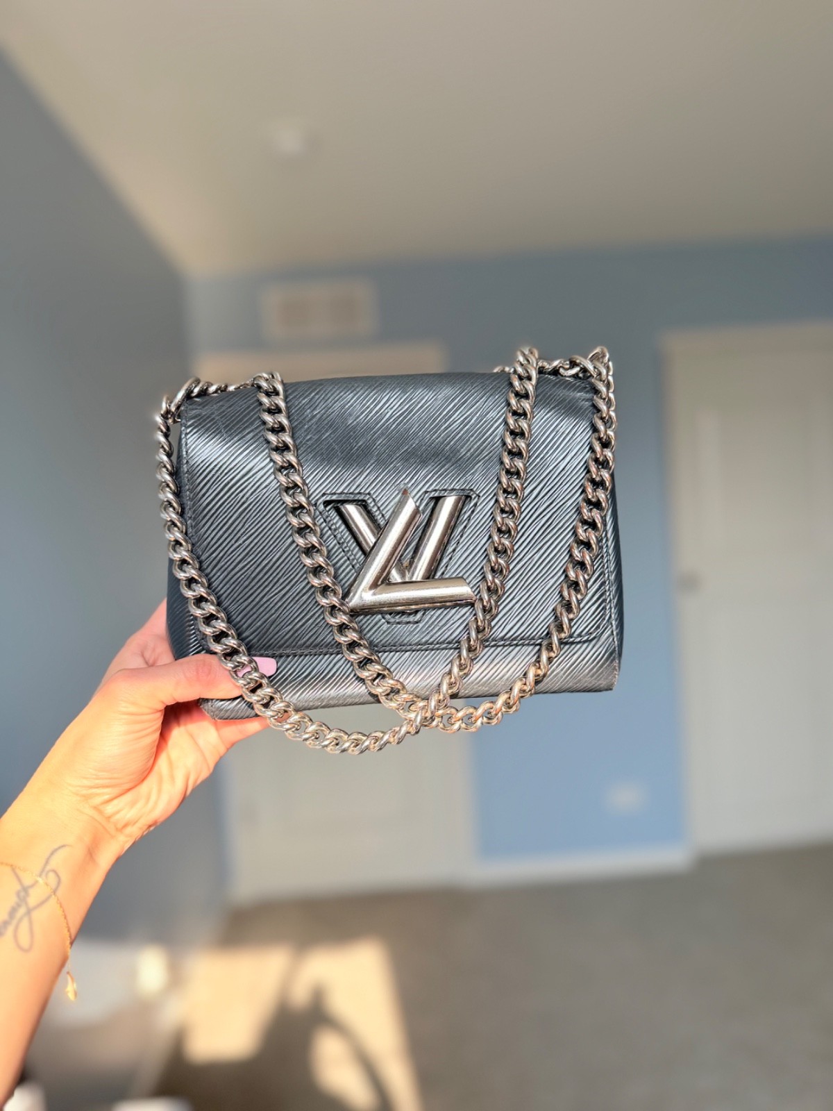 Louis Vuitton MOnogram Twist MM shoulder bag