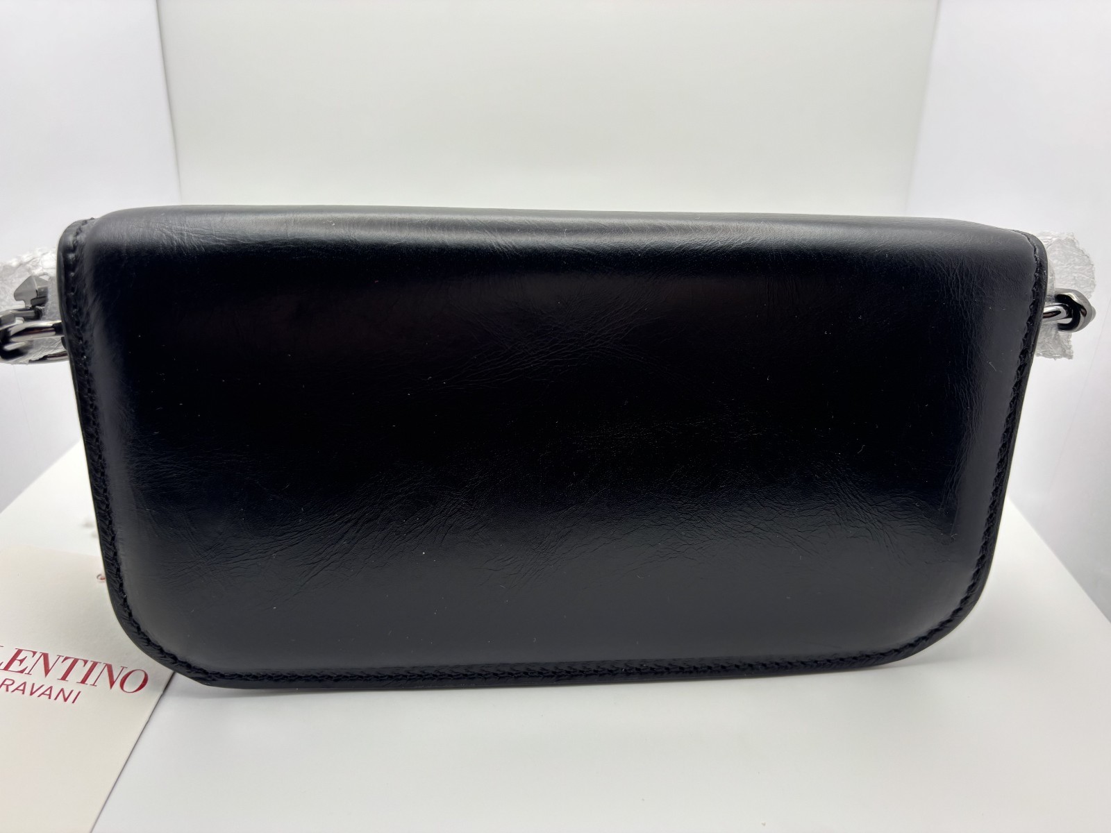 NWT Valentino Garavani Small Locò VLogo Calfskin Leather Shoulder Bag Black