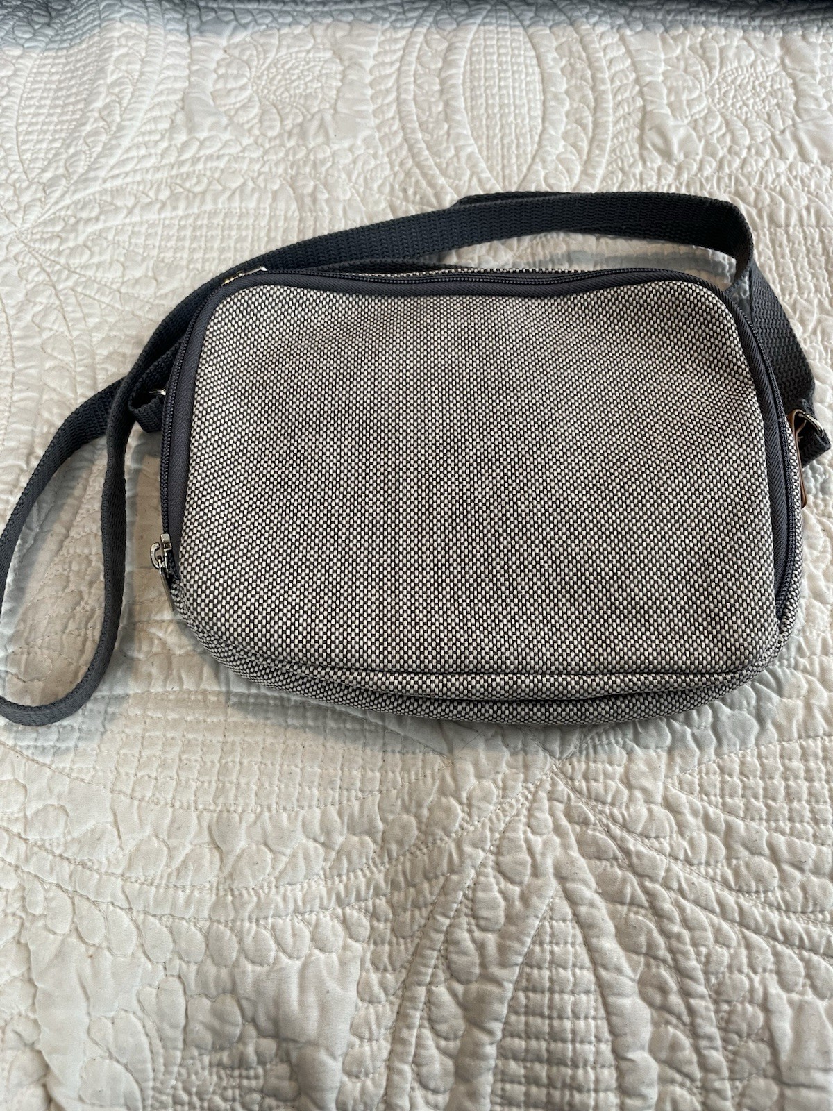 Thirty-One Shoulder Bag Gray White Zipper Accent Adjustable Strap Classic Medium
