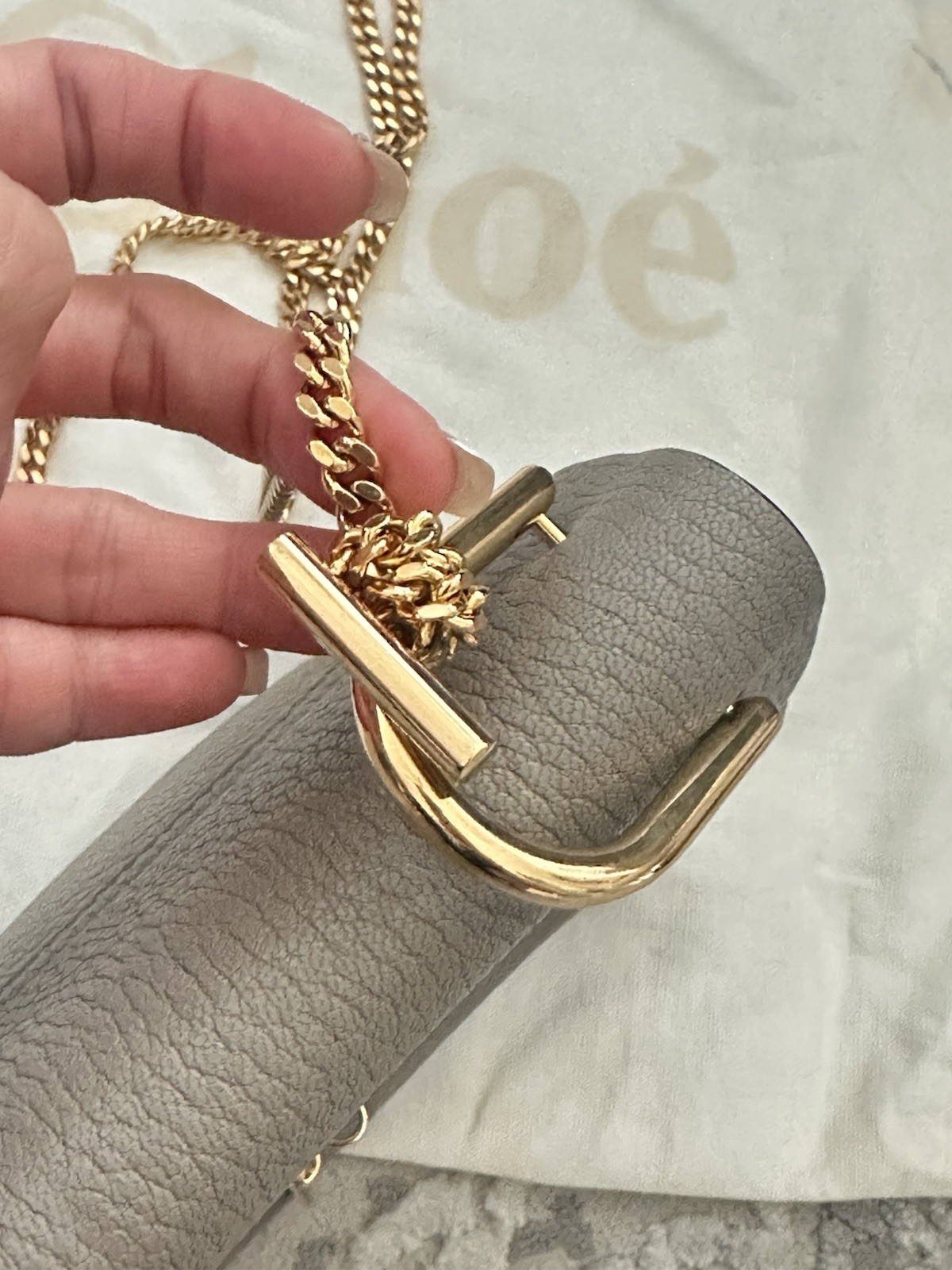 Chloé Gray Pebbled Shoulder Bag Gold Chain Strap Turn Lock Logo Designer