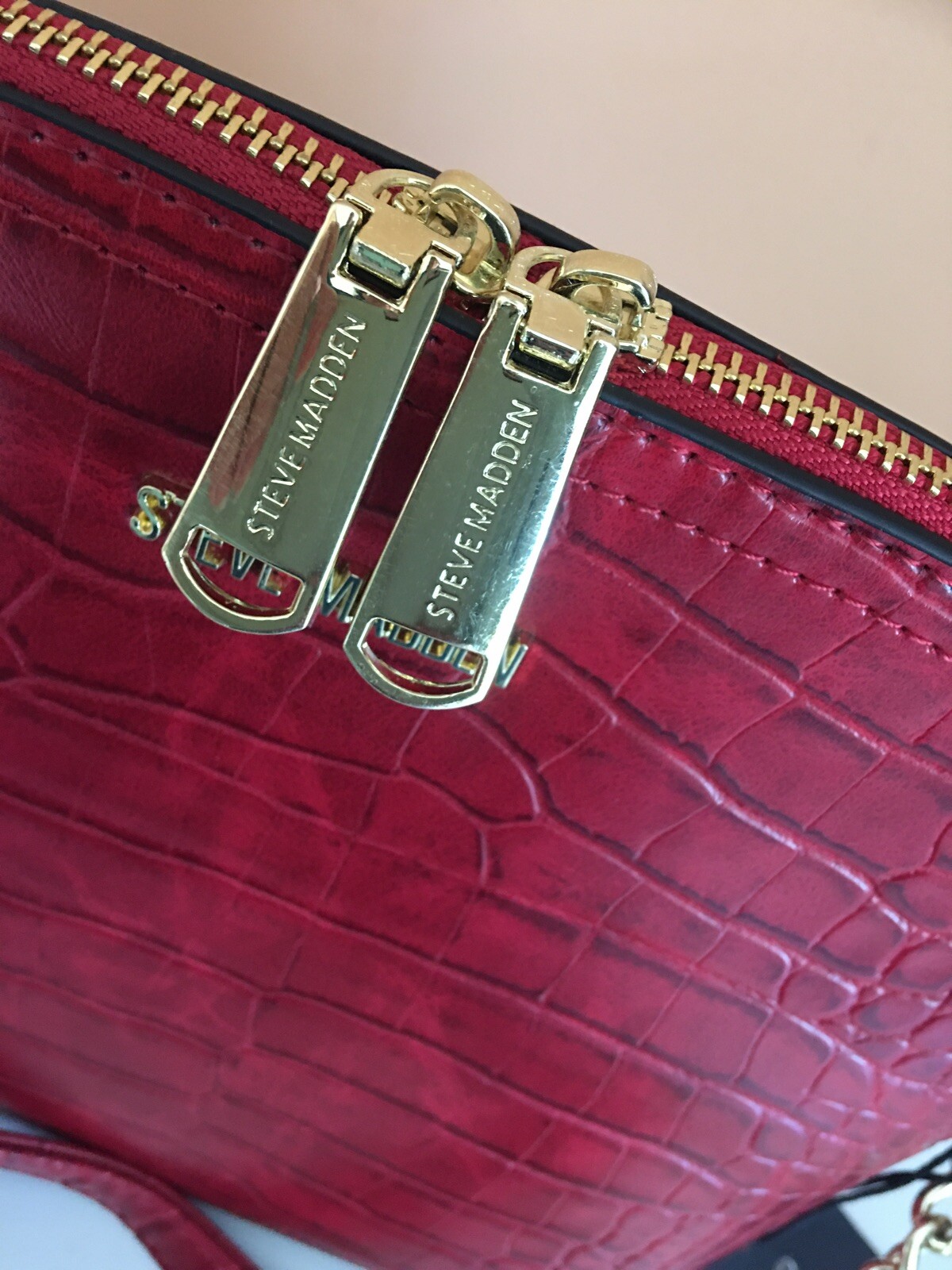 STEVE MADDEN HANDBAG~RED~BMAGGIE SNAKE DESIGN GOLD HARDWARE~BEAUTIFUL & UNIQUE!